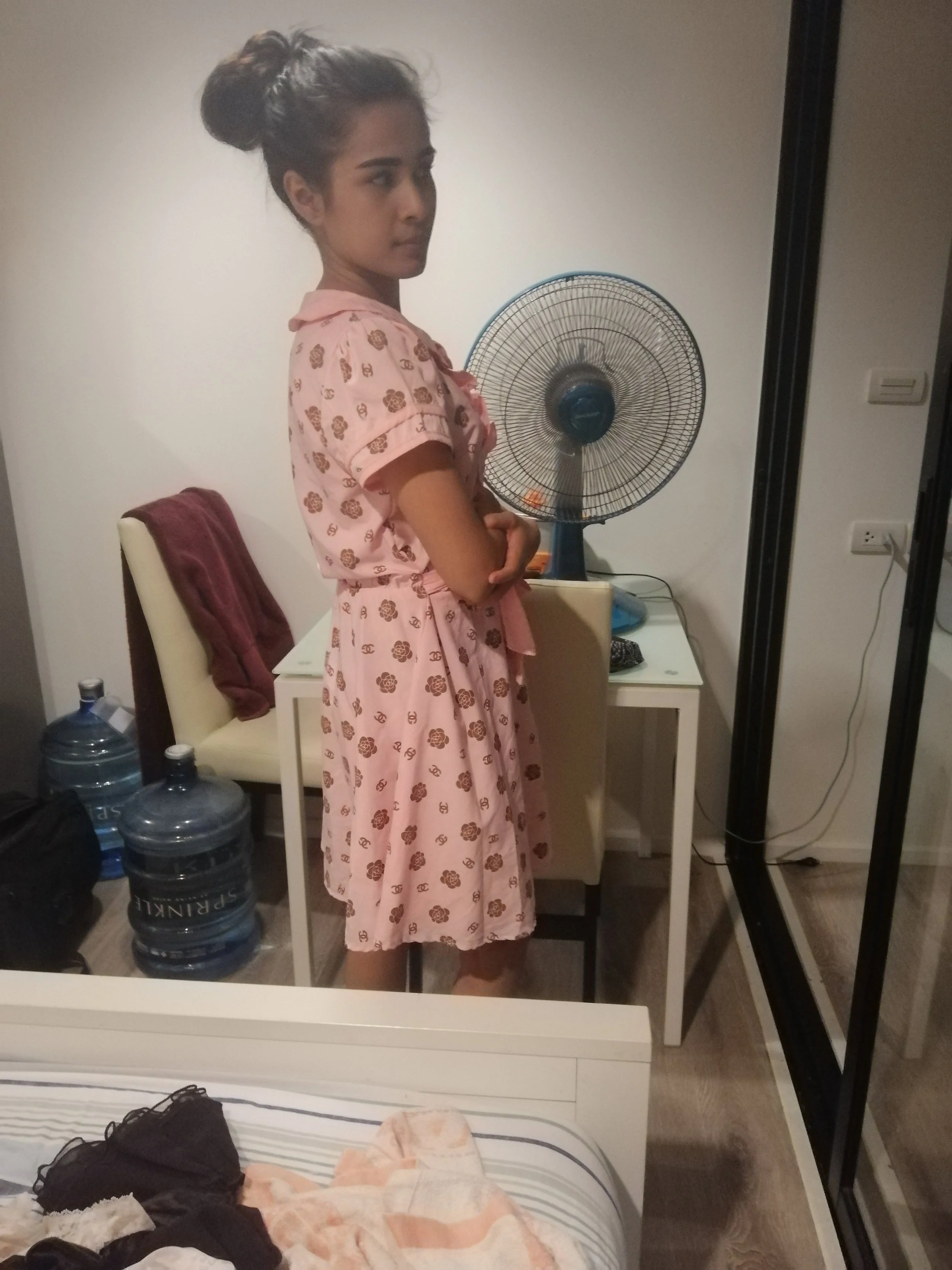 2018 Pics with Gift in Thailand (397).jpg