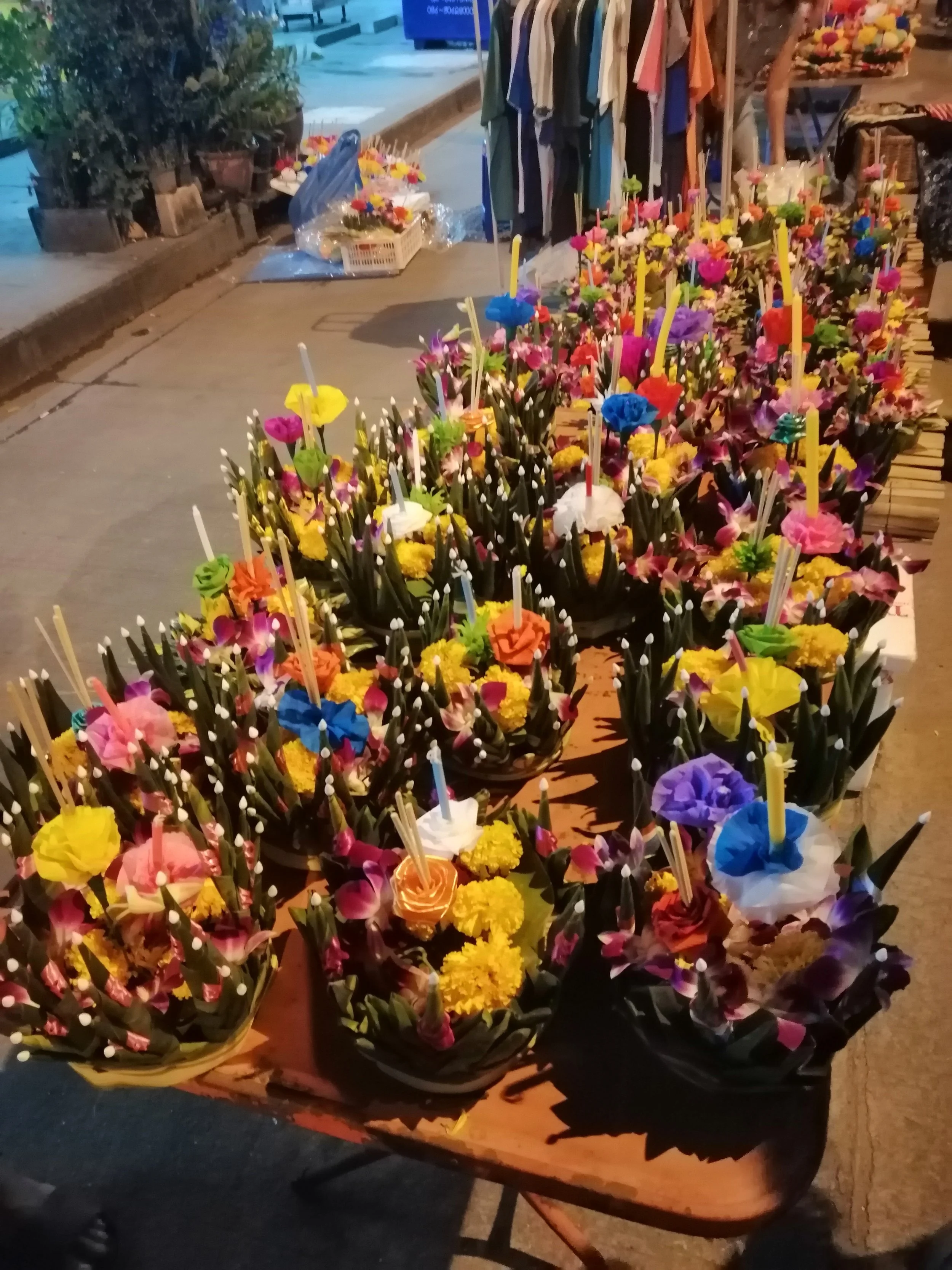 2018 Pics with Gift in Thailand (100).jpg