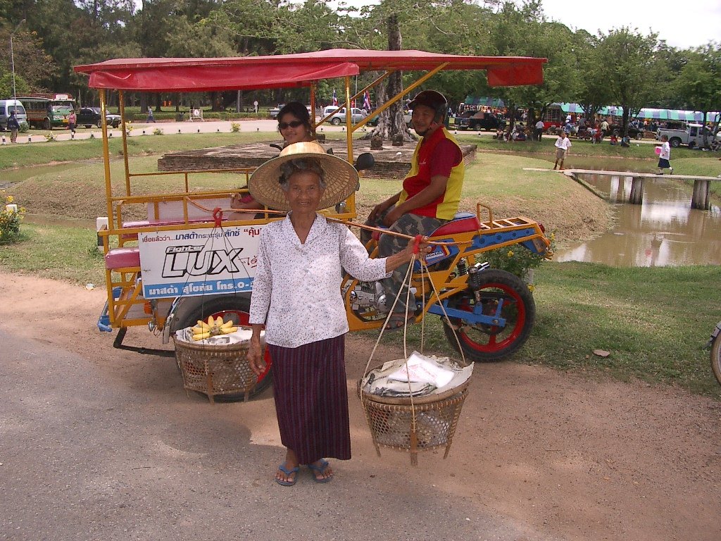 2004 Sukhothai with Sugishima Sensei (18).JPG