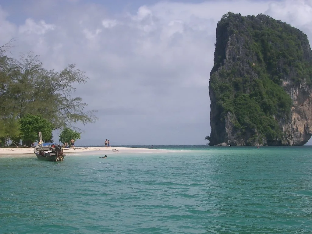 KRABI - RAILEY BEACH - 2004.JPG