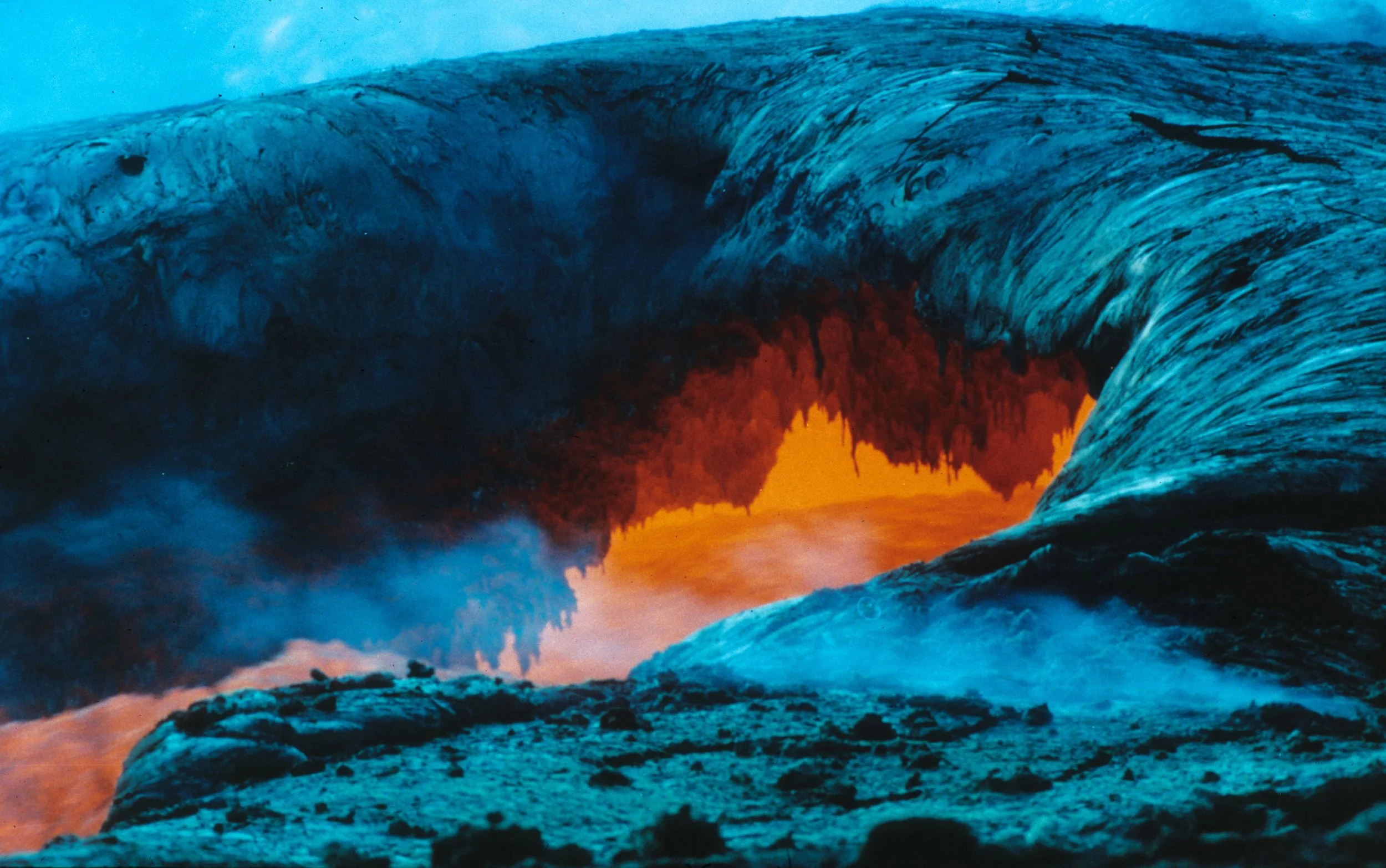 HAWAII - HAWAII - VOLCANOES NATIONAL PARK FLOW IN 80S.jpg