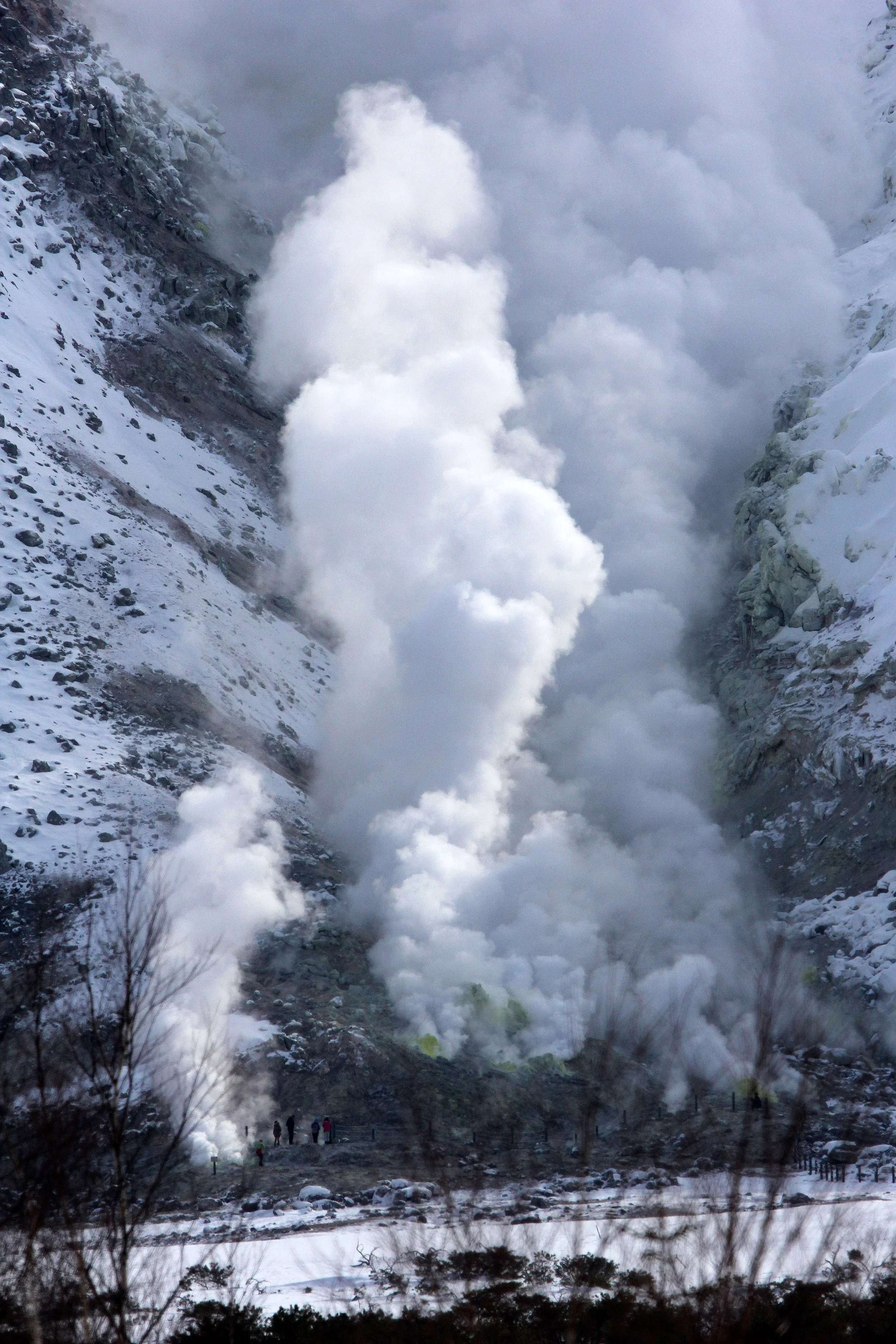 KUSSHARO LAKE - HOKKAIDO JAPAN - MT IWO FUMAROLES (1).JPG
