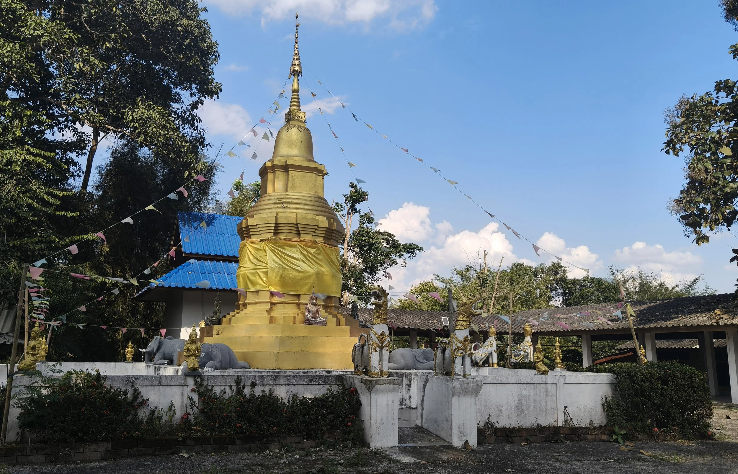 Phra That Pha Chang - Phayao Province (7).jpg