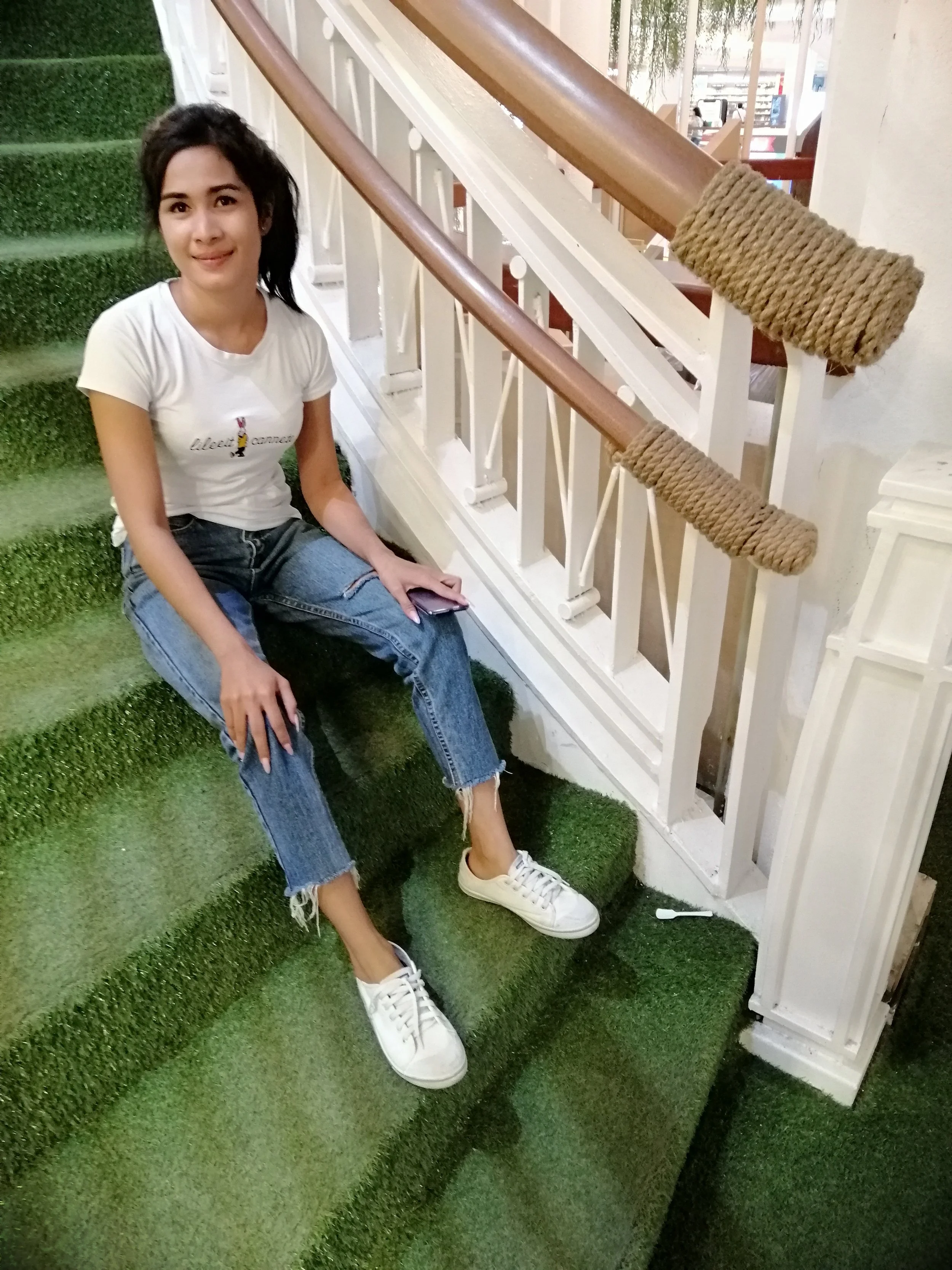 2018 Pics with Gift in Thailand (124).jpg