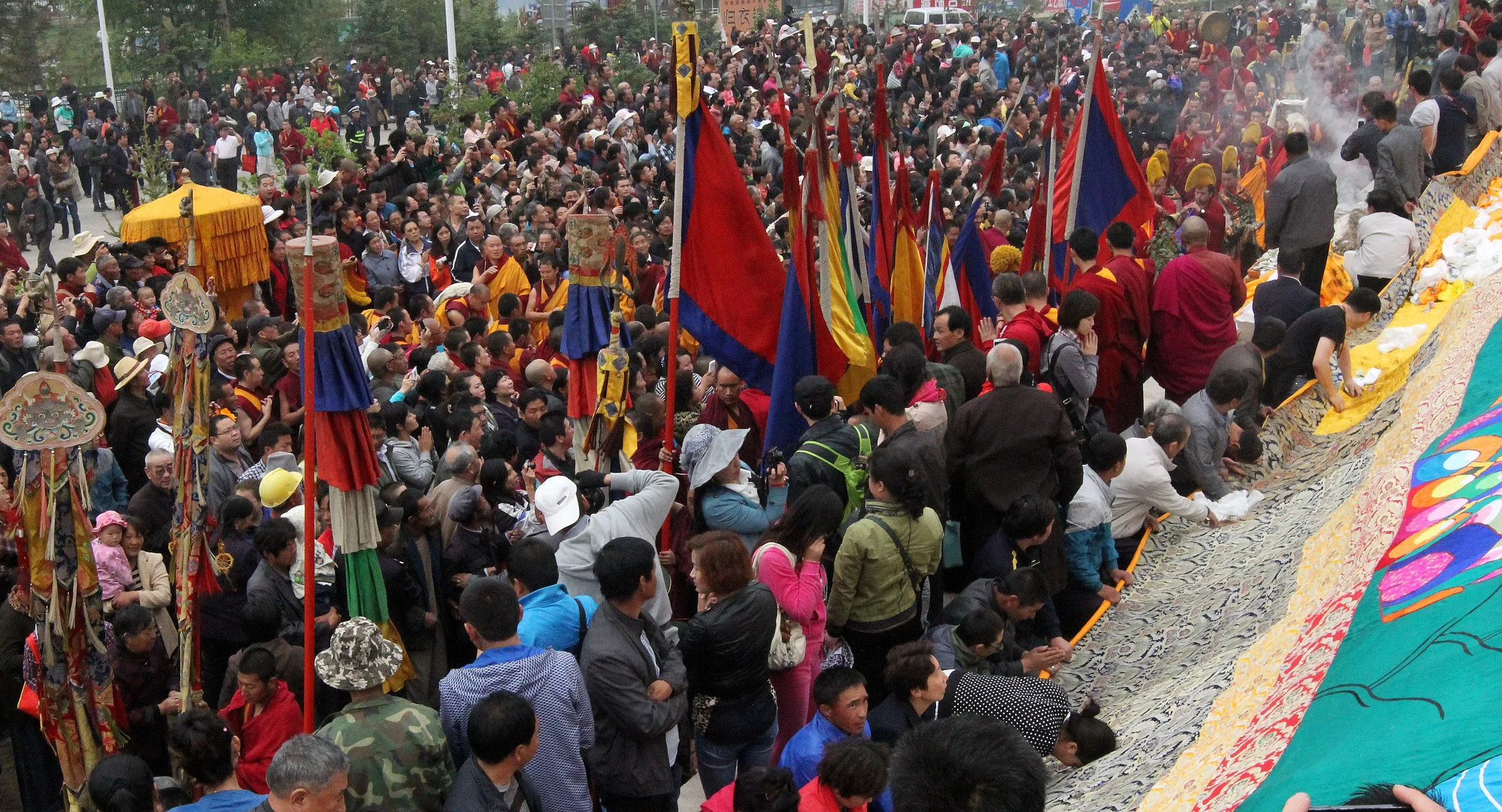 KUMBUM MONASTERY - QINGHAI - SUNNING BUDDHA FESTIVAL 2013 (235).JPG