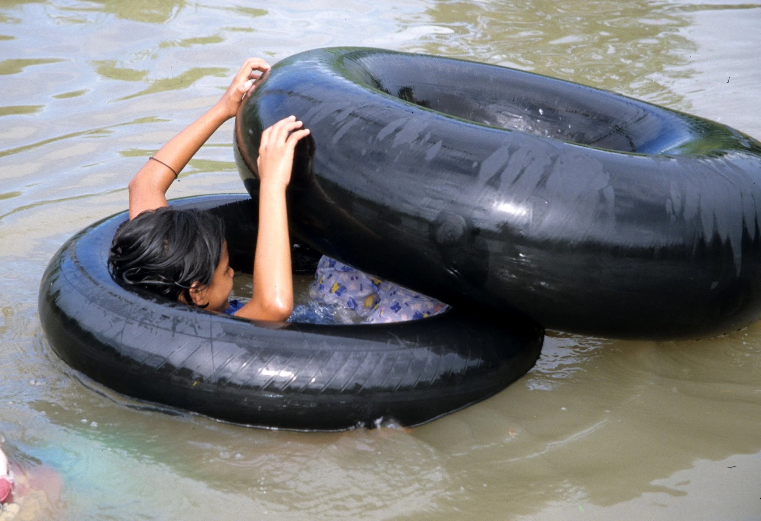 2009 Nakhonsithammarat Thailand with Family & Floods (27).jpg