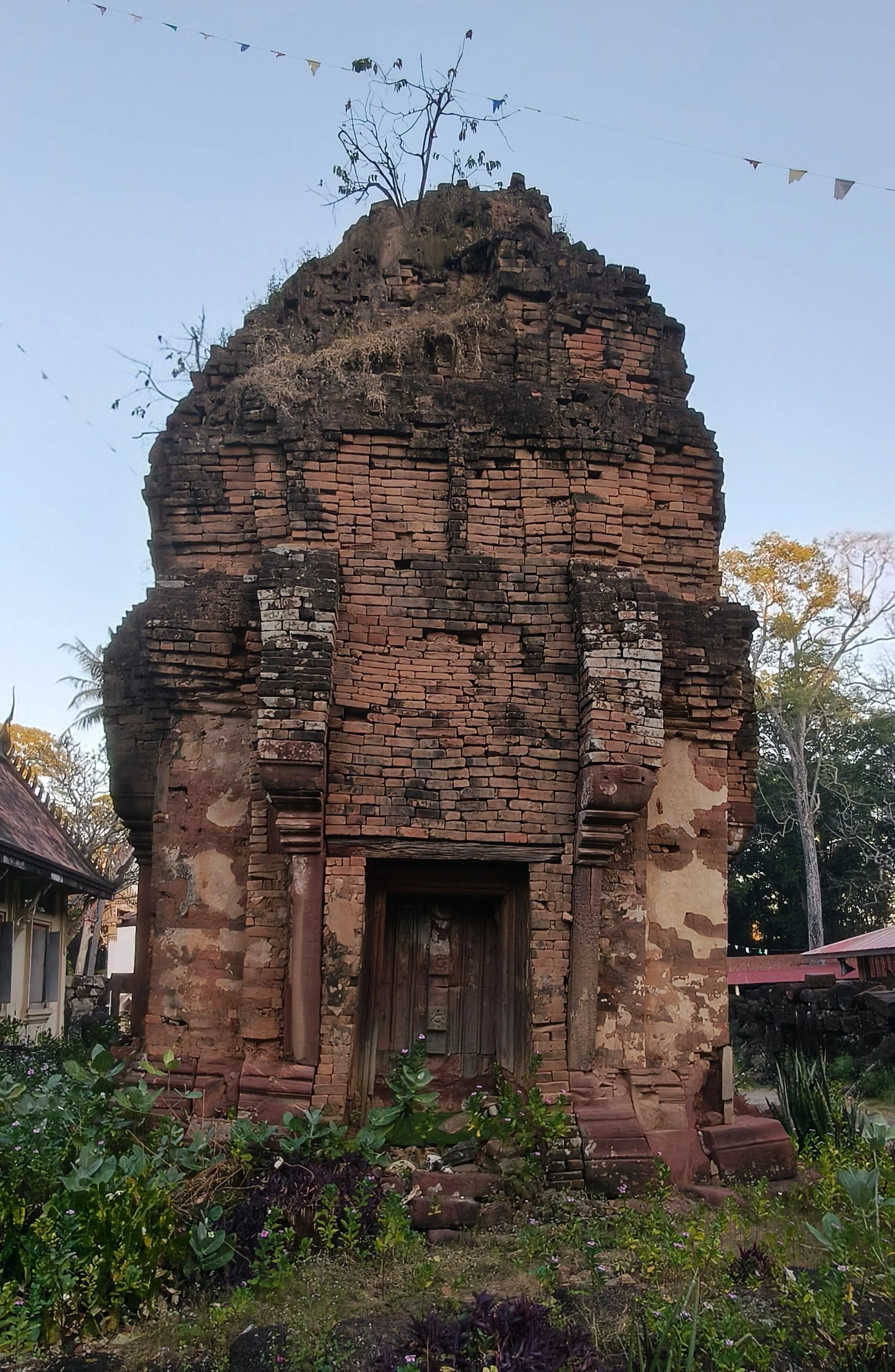 Wat Ku Phra Kona - Roi Et (27).jpg
