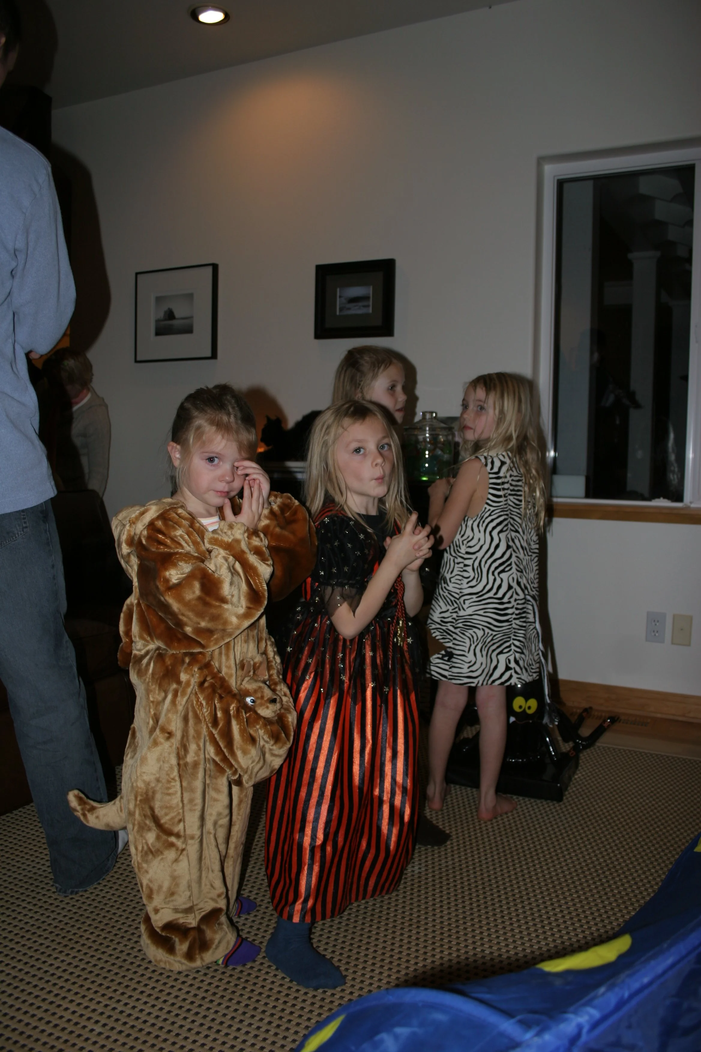 2004-10-31 HALLOWEEN 2005 (79).jpg