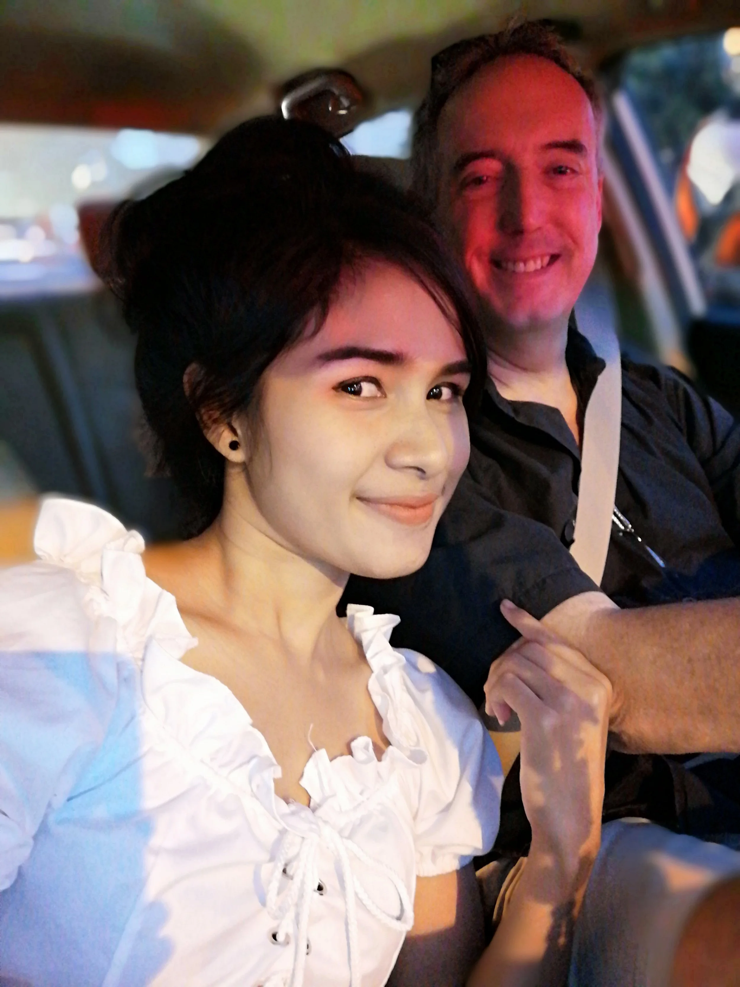 2018 Pics with Gift in Thailand (151).jpg