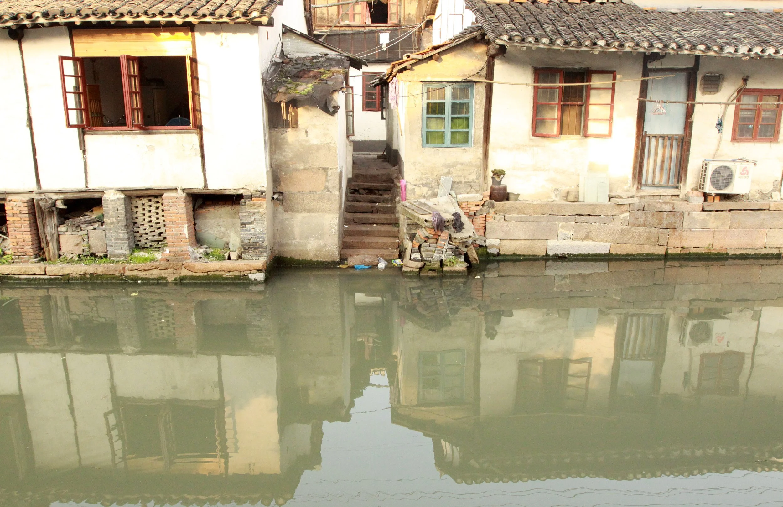 ZHUJIAJIAO WATER TOWN - NOVEMBER 20 2011 (135).JPG