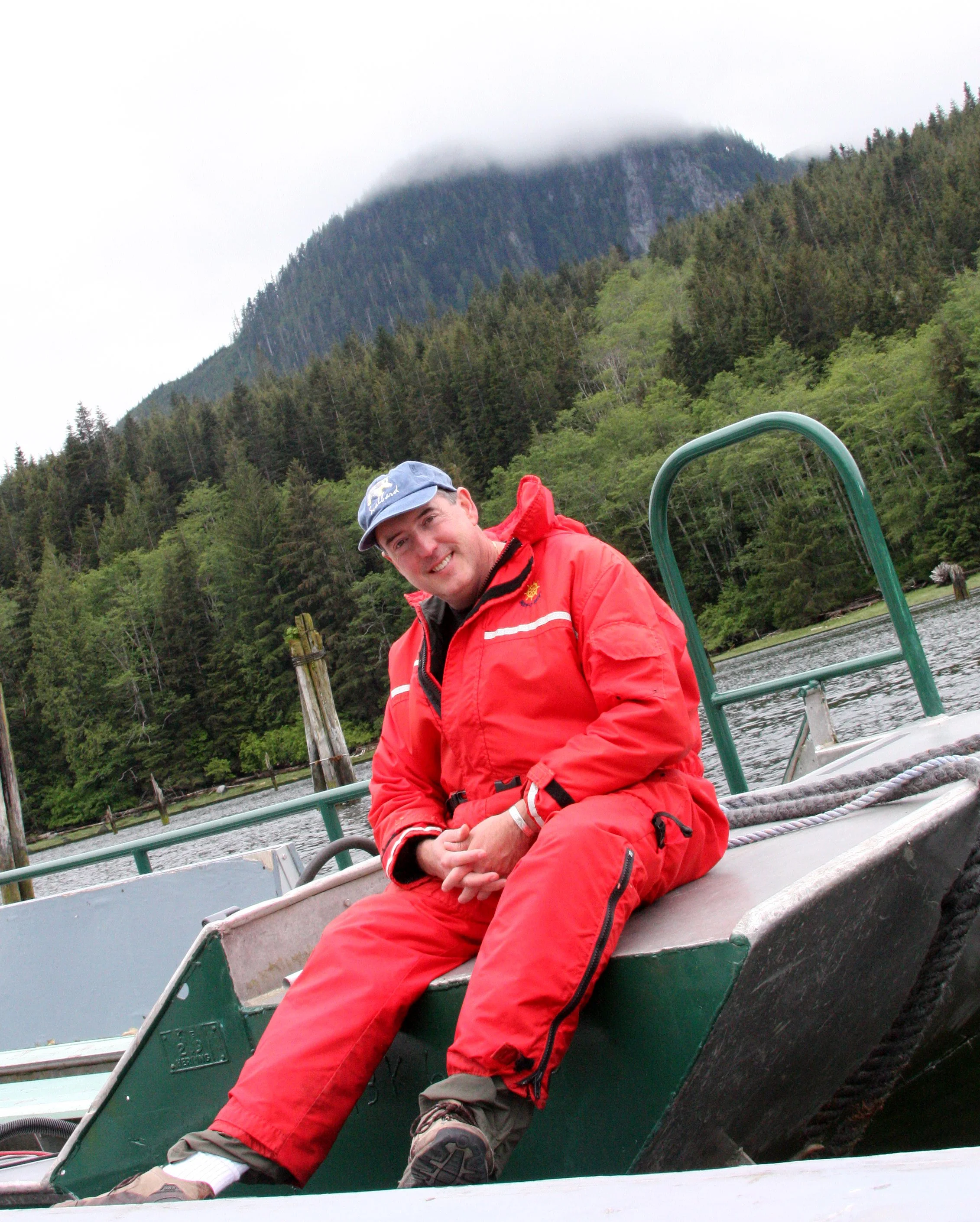 KNIGHT'S INLET BRITISH COLUMBIA - HANGING AT SAILCONE LODGE (11).JPG