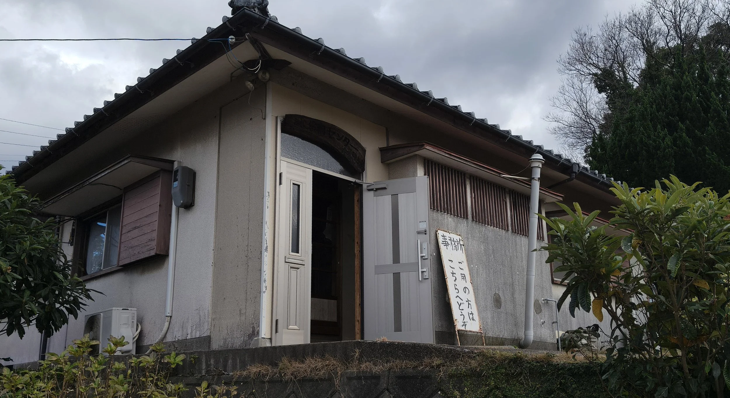 The museum is in this non-assuming compound.  We almost missed it!