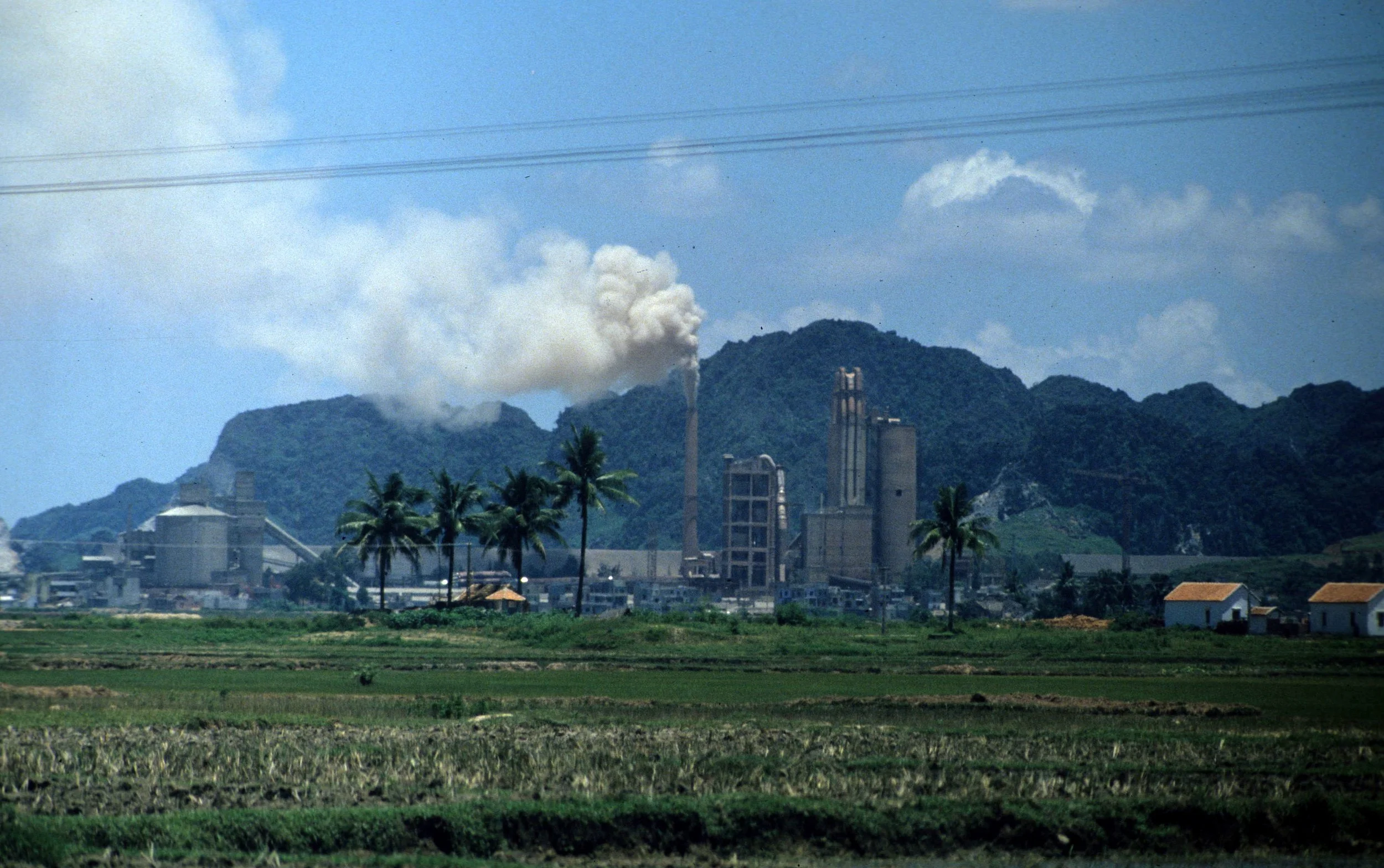 HALONG BAY - SURROUNDING ENVIRONMENTAL THREATS (2).jpg