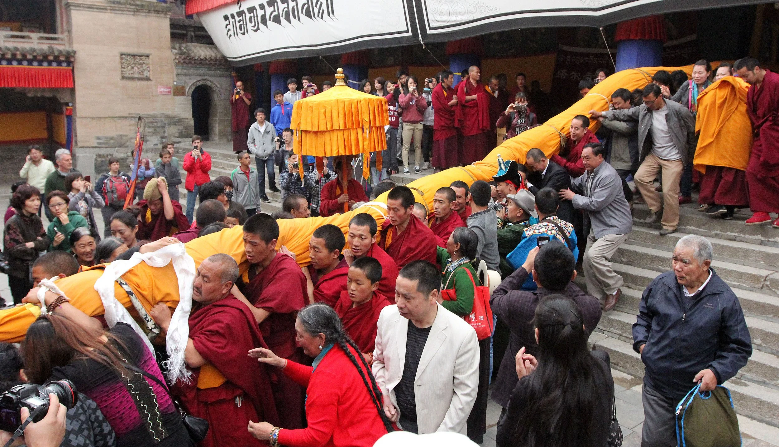 KUMBUM MONASTERY - QINGHAI - SUNNING BUDDHA FESTIVAL 2013 (96).JPG