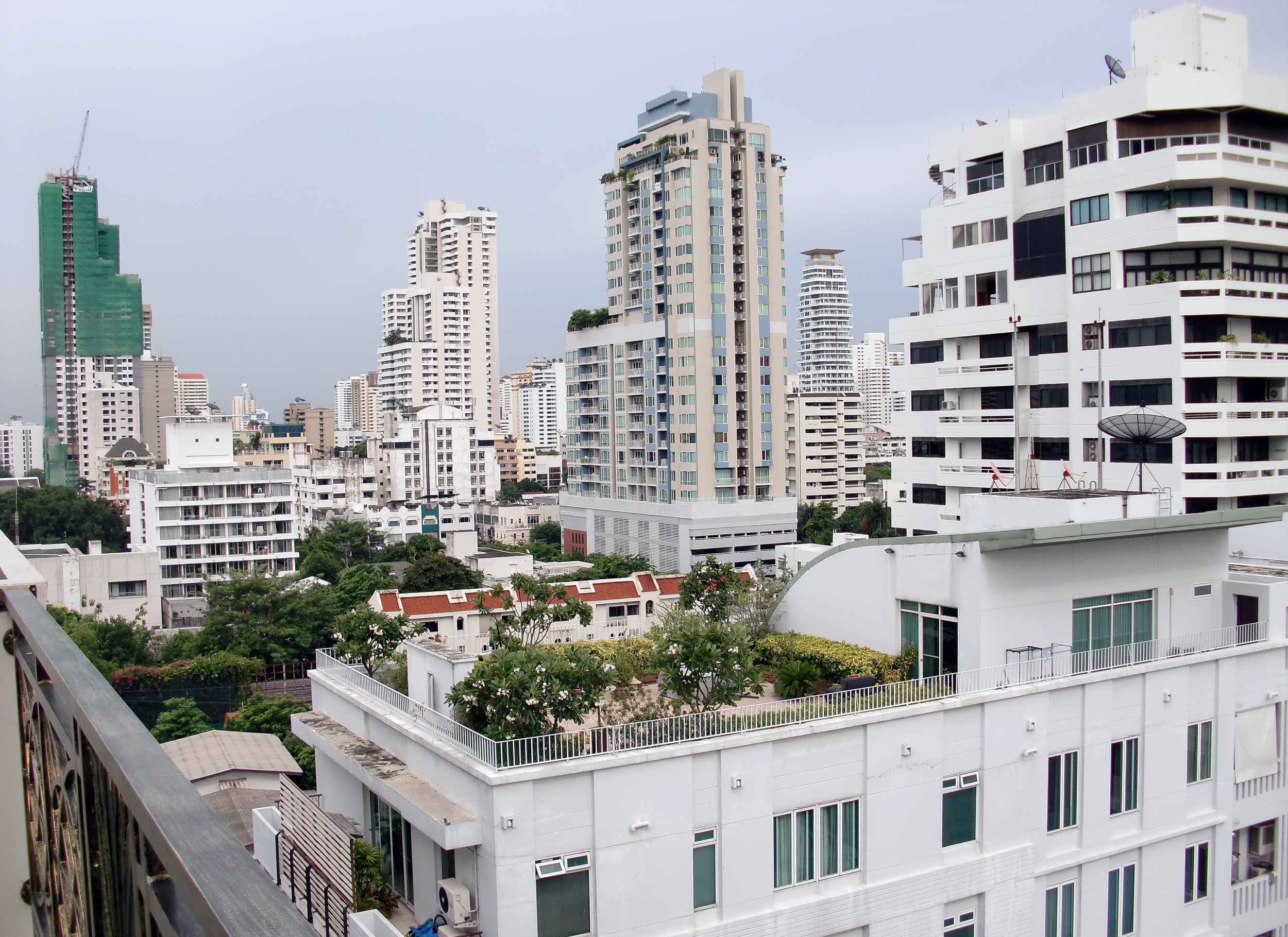 2010-6-27 OUR FIRST DAYS IN BKK (9).JPG