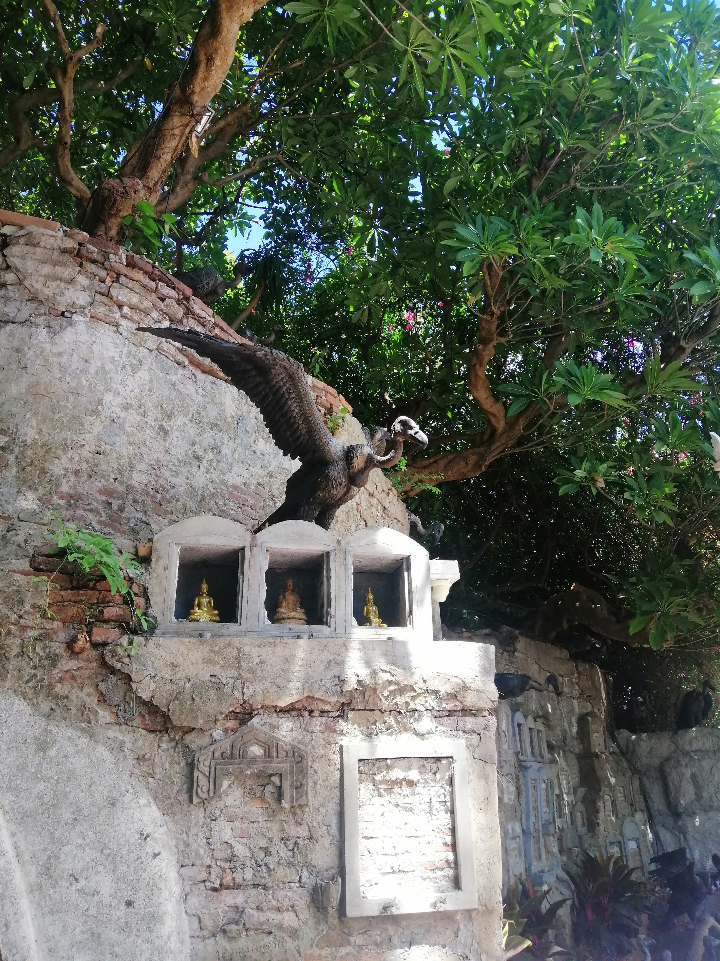 2020 Bagnkok - Wat Sakket visit to see Vulture Statue (79).jpg