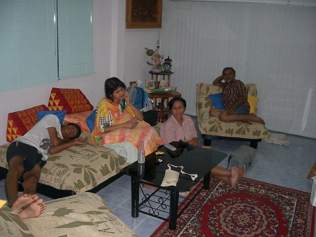 2004 Nakhonsithammarat Hanging in Khon New House and More (115).JPG