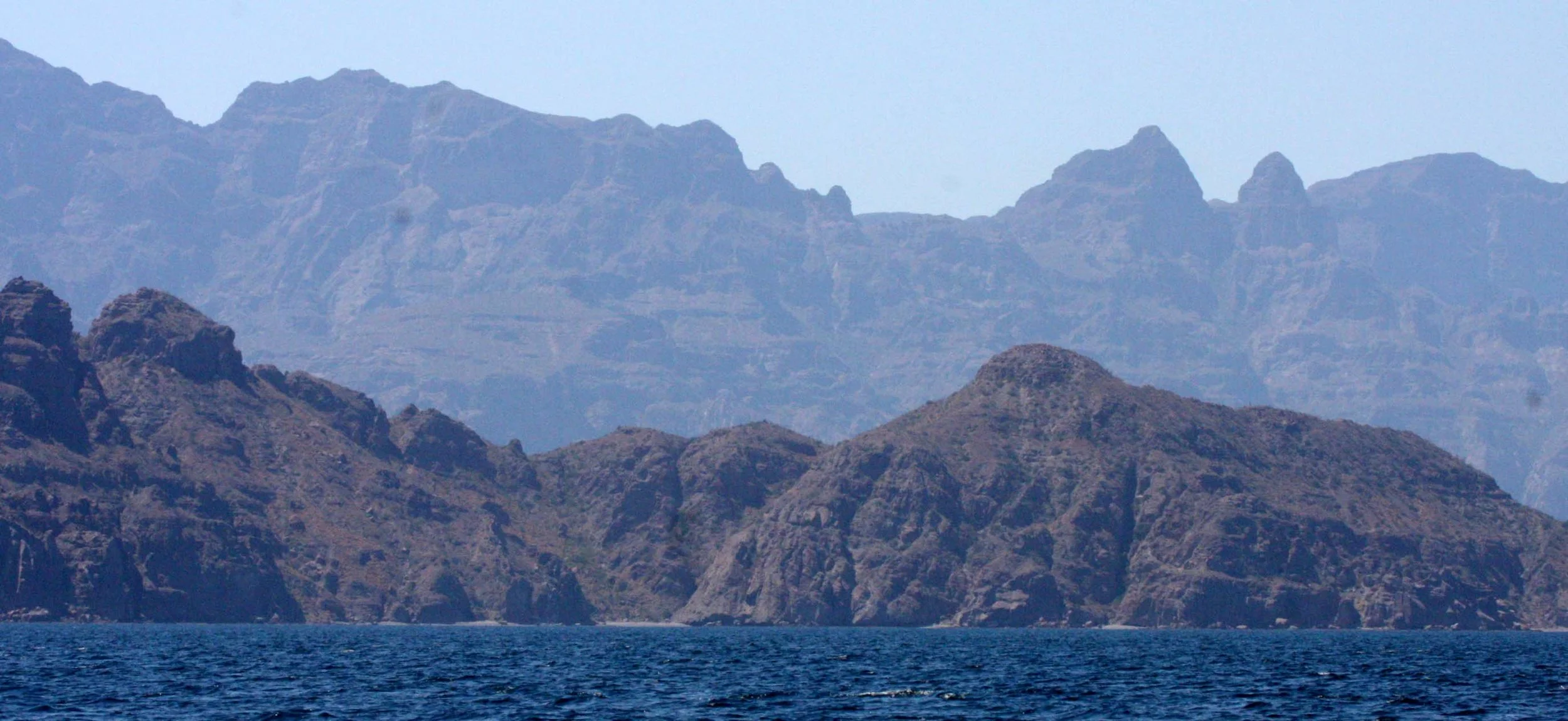 LORETO - COASTLINE TO THE SOUTH.JPG