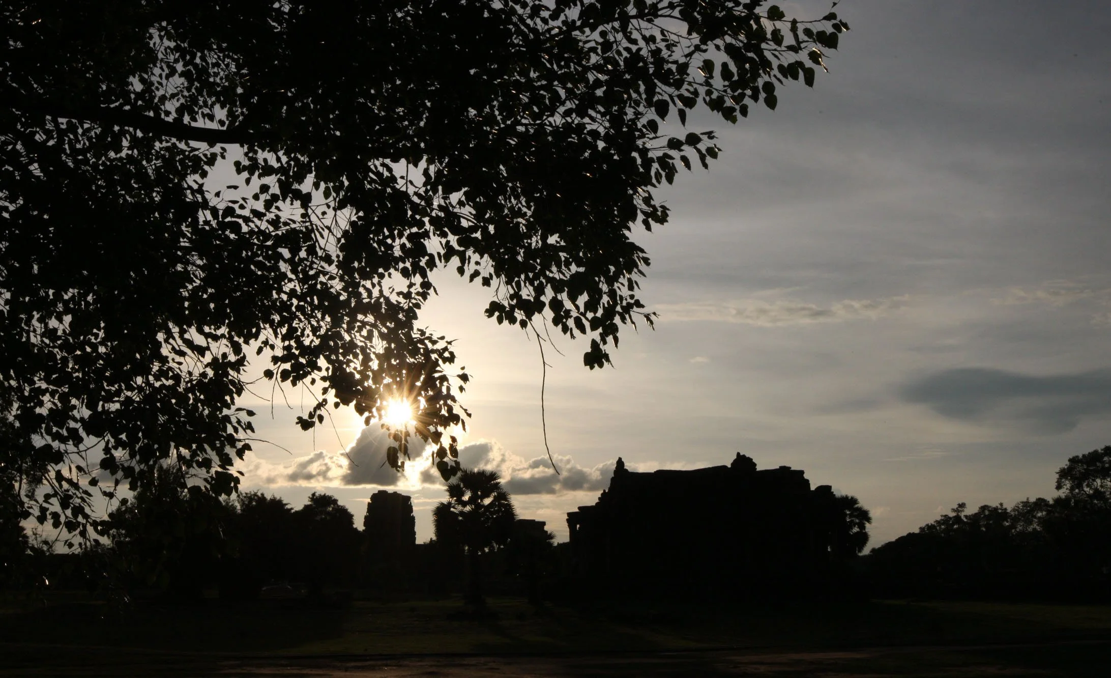 ANGKOR WAT TEMPLE - CAMBODIA - JULY 2010 (31).JPG
