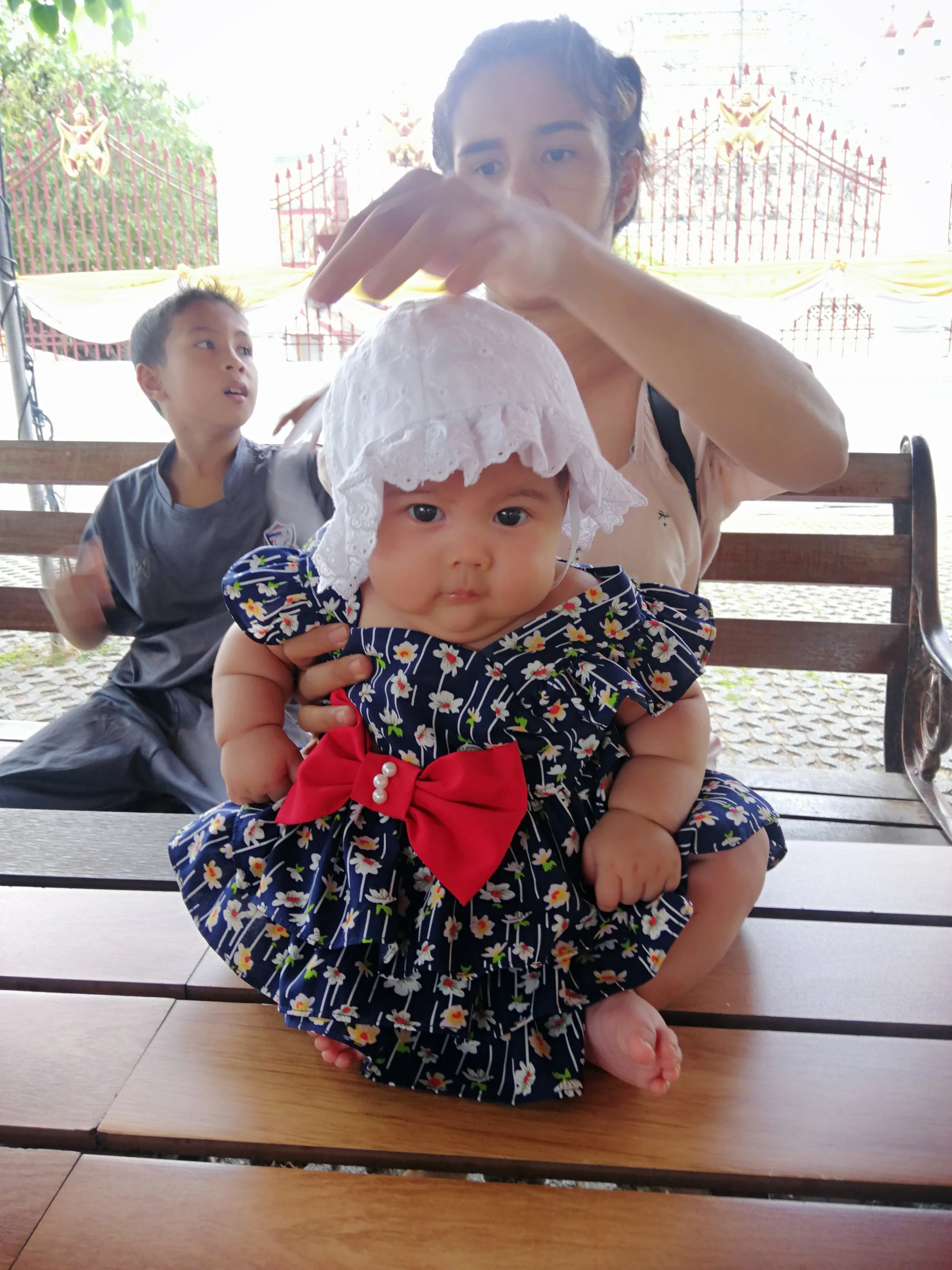 2020 Wat Arun with Liana, Cokie and Gift (32).jpg