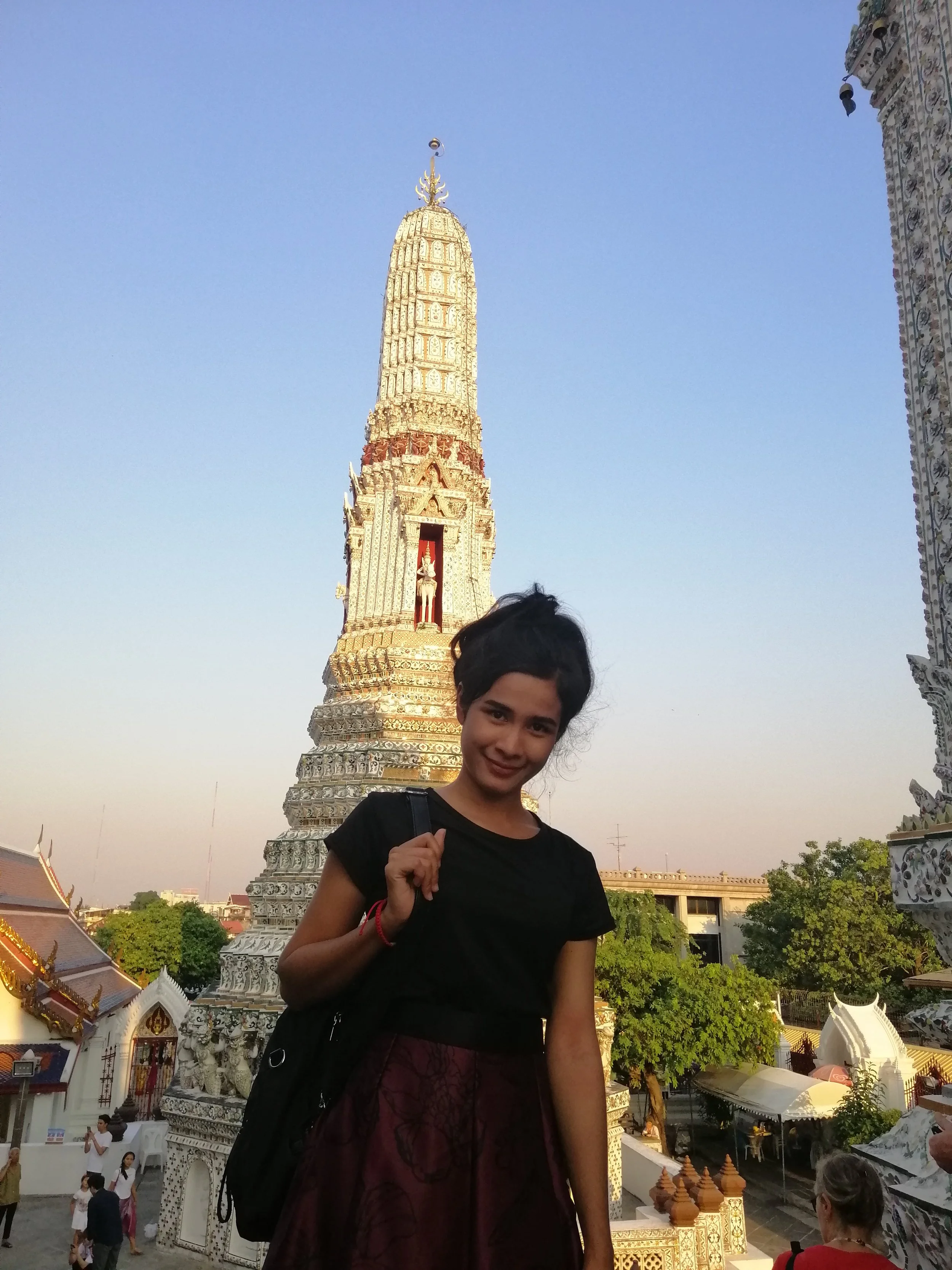 2018 Pics with Gift in Thailand (218).jpg