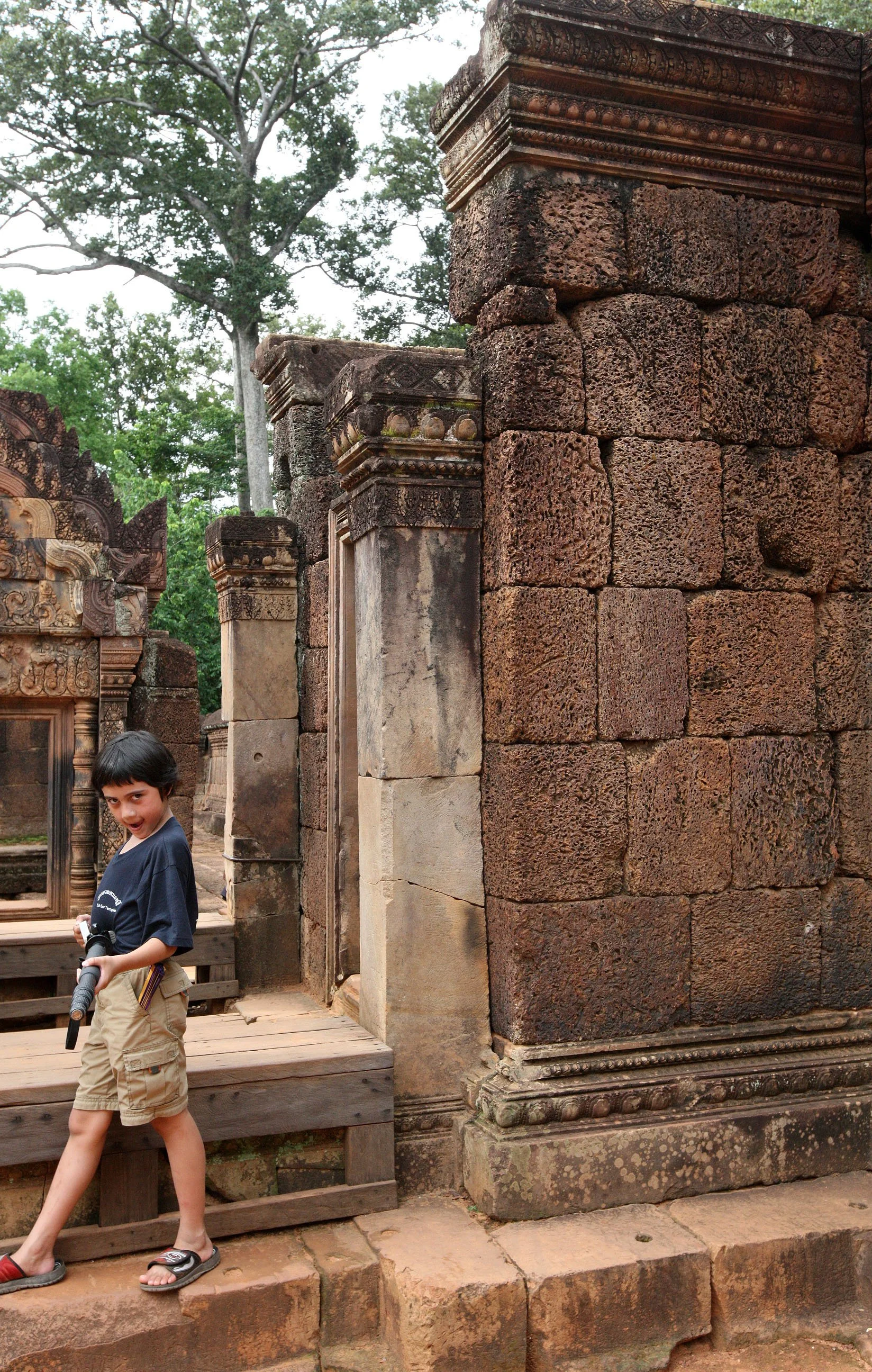 BANTEAY SREI TEMPLE - CAMBODIA (22).JPG