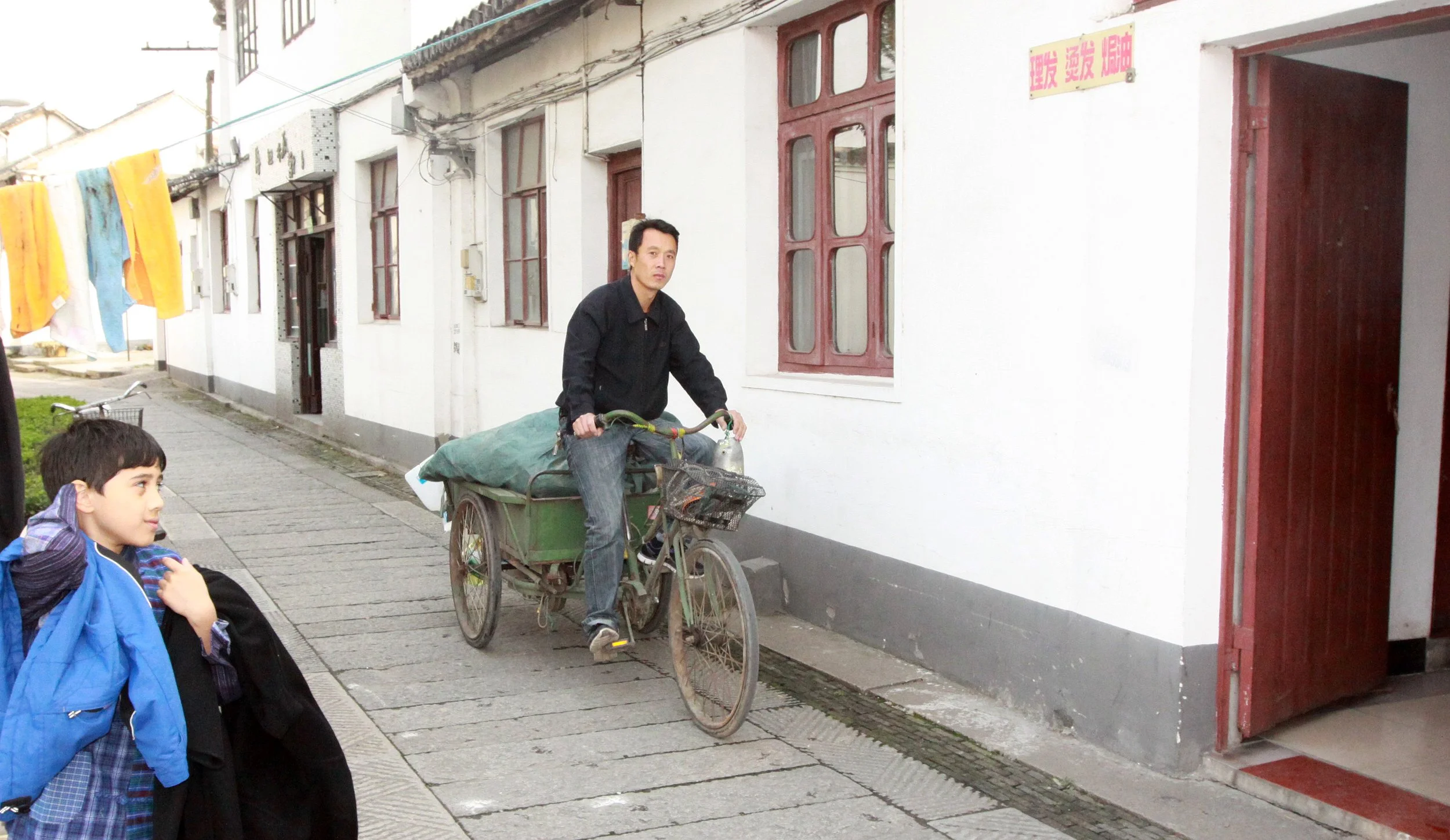 ZHUJIAJIAO WATER TOWN - NOVEMBER 20 2011 (131).JPG