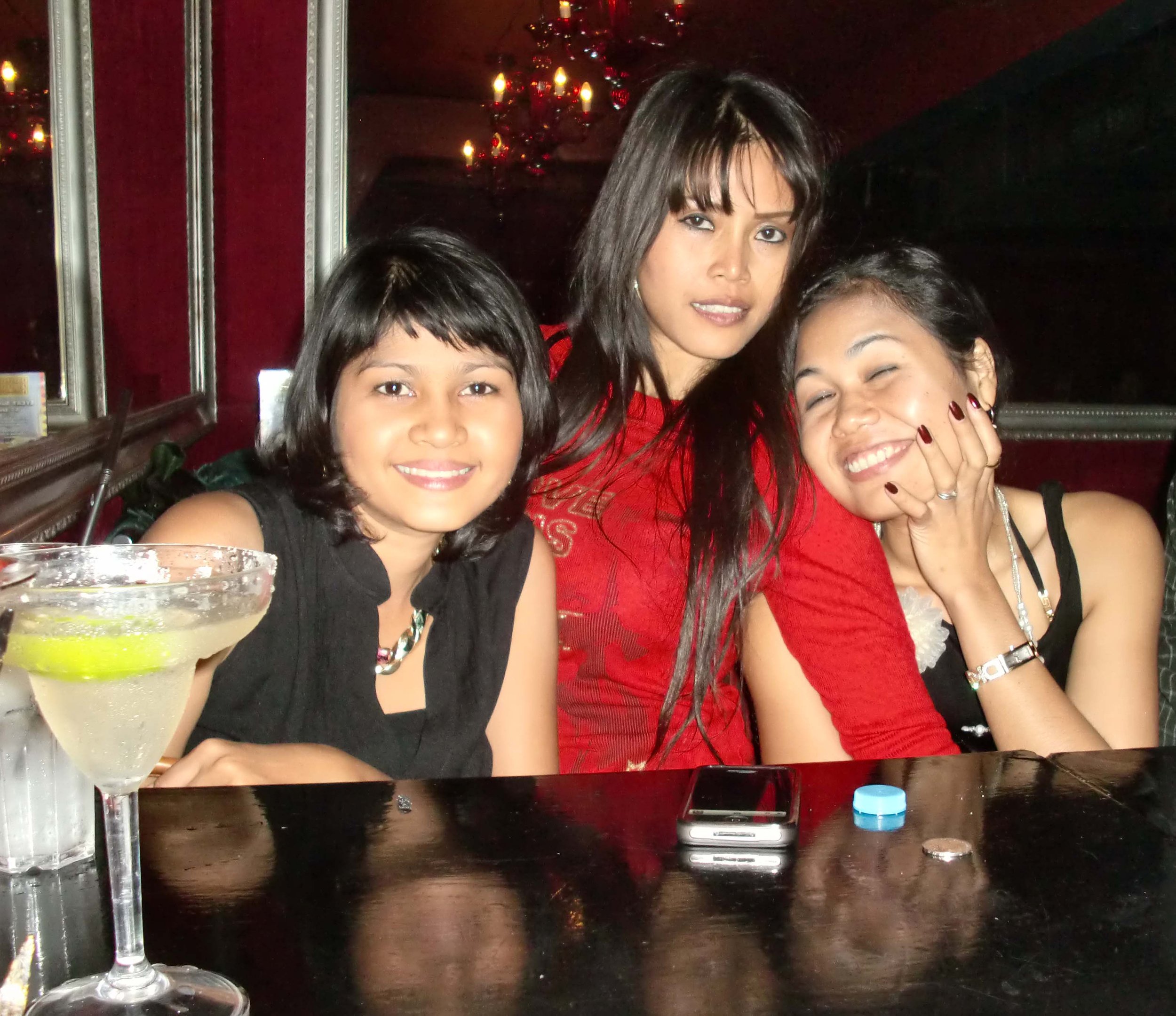 NIGHT OUT AT ZAPATAS - FRENCH CONCESSION - NATIONAL HOLIDAY OCTOBER 2011 (13).JPG