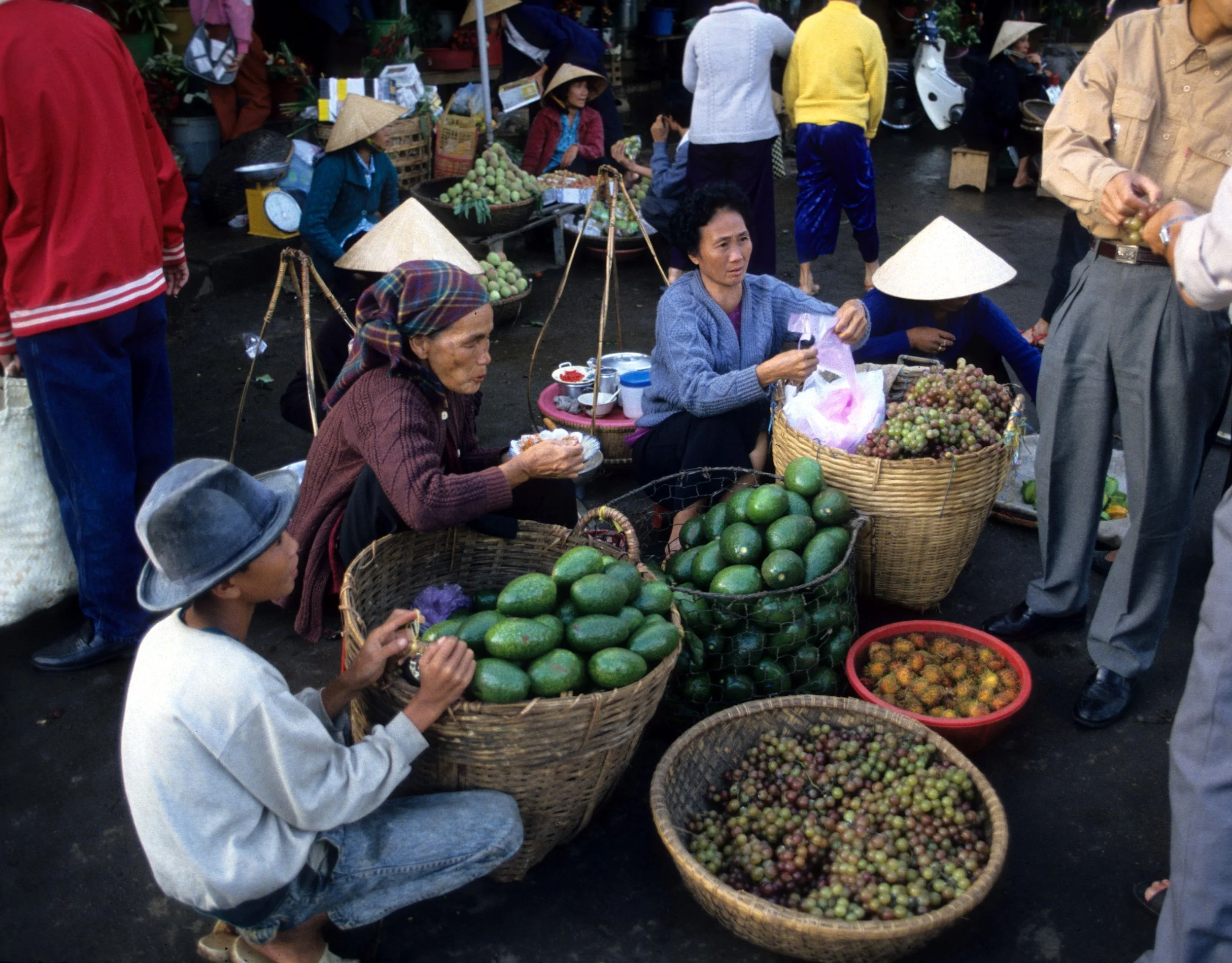 DALAT - MARKET SALES.jpg