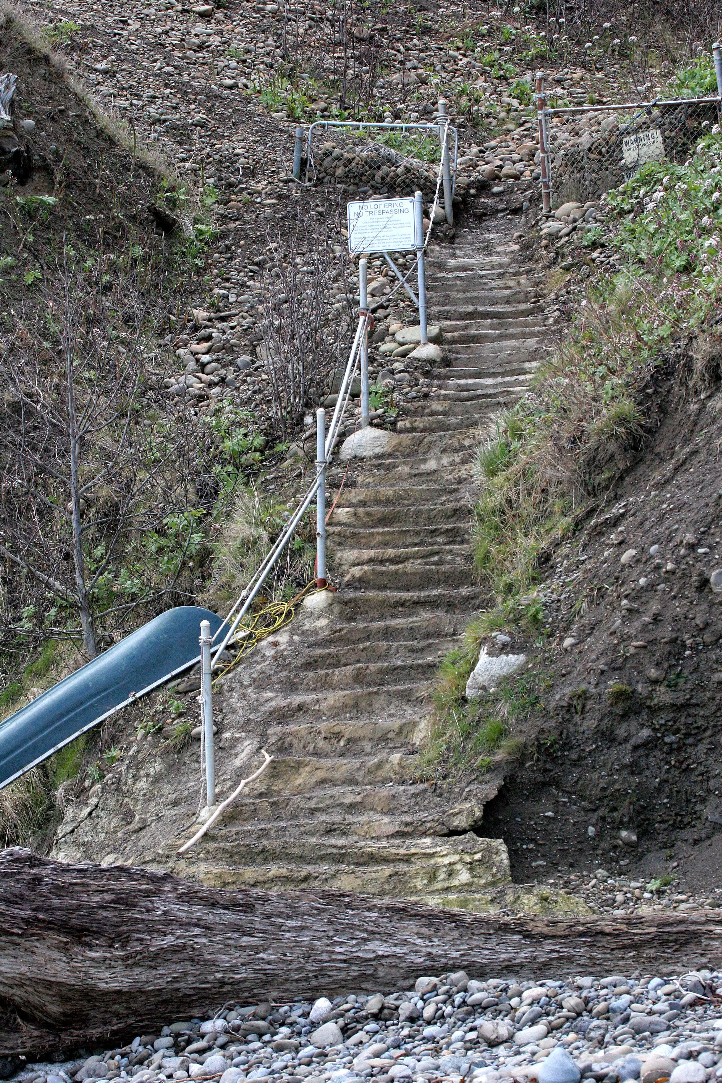 2008-4-20 LAKE FARM BEACH TRAIL (3).JPG