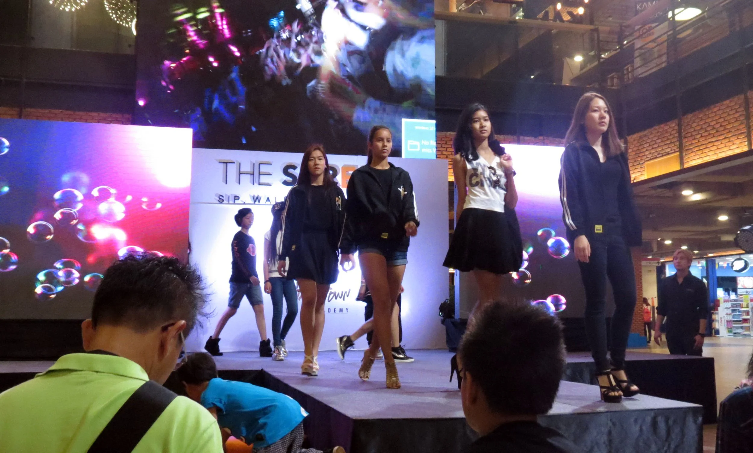 2016 Monkey Town Modeling Cokie in Bangkok (124).JPG