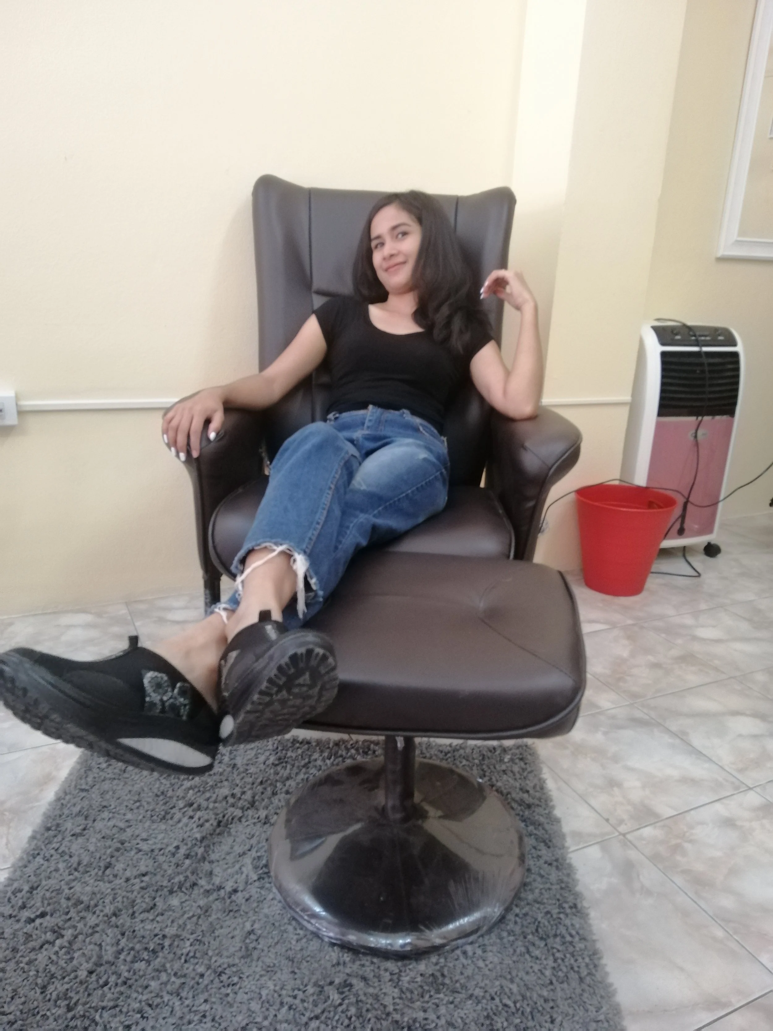 2018 Pics with Gift in Thailand (334).jpg