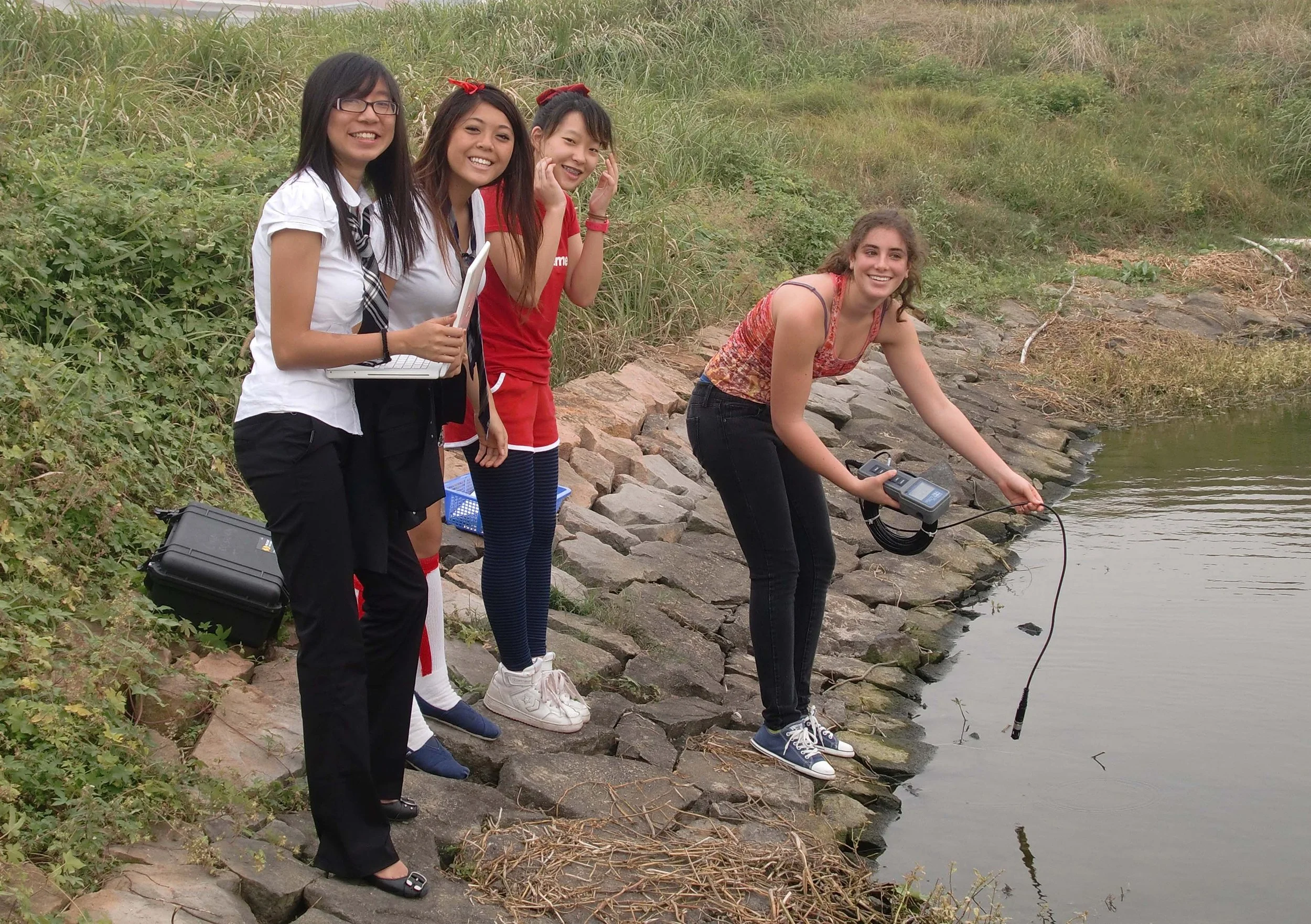 SOIL LAB - SAS APES CLASS FALL 2011 (25).JPG