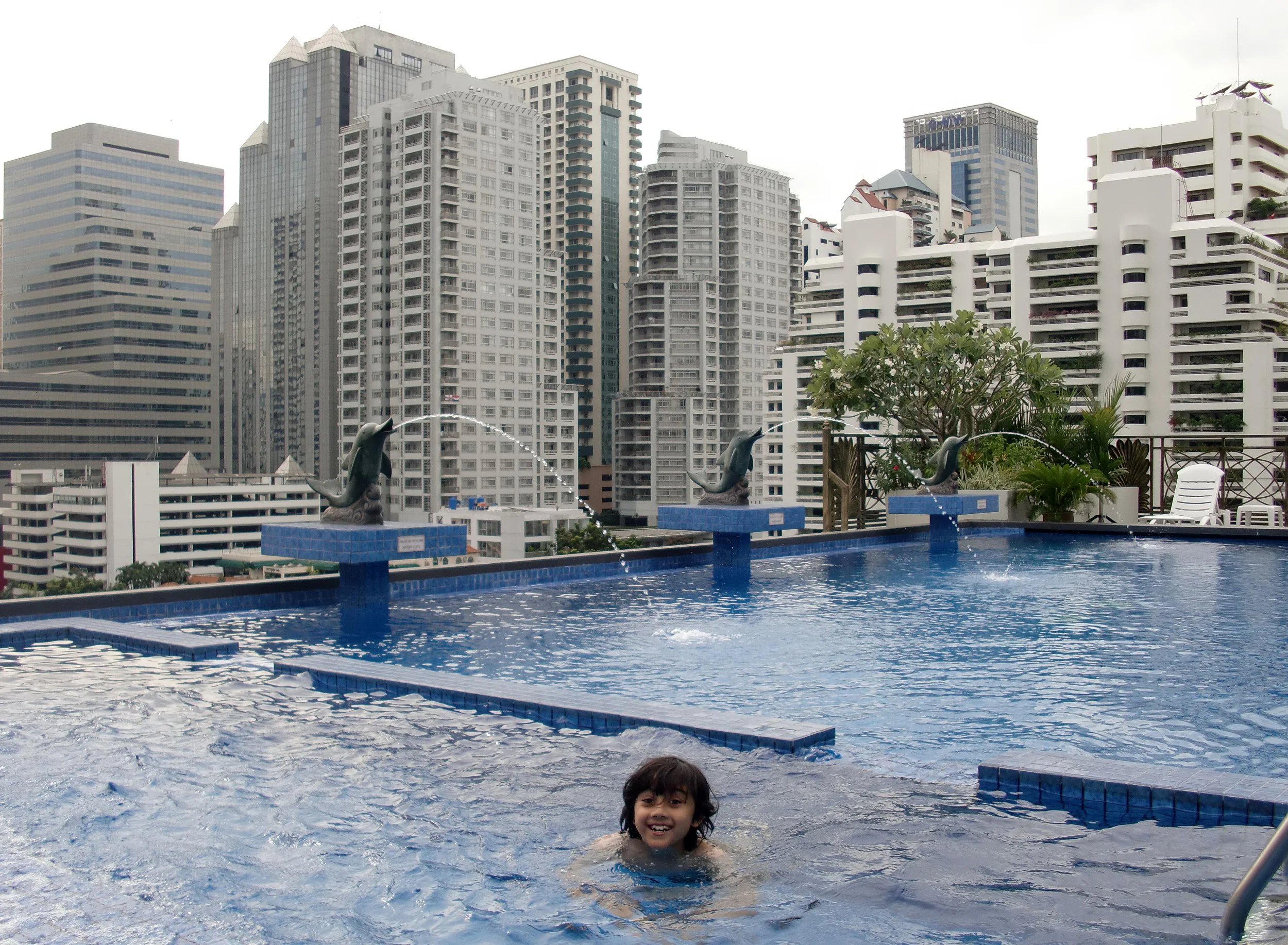 2010-6-27 OUR FIRST DAYS IN BKK (7).JPG