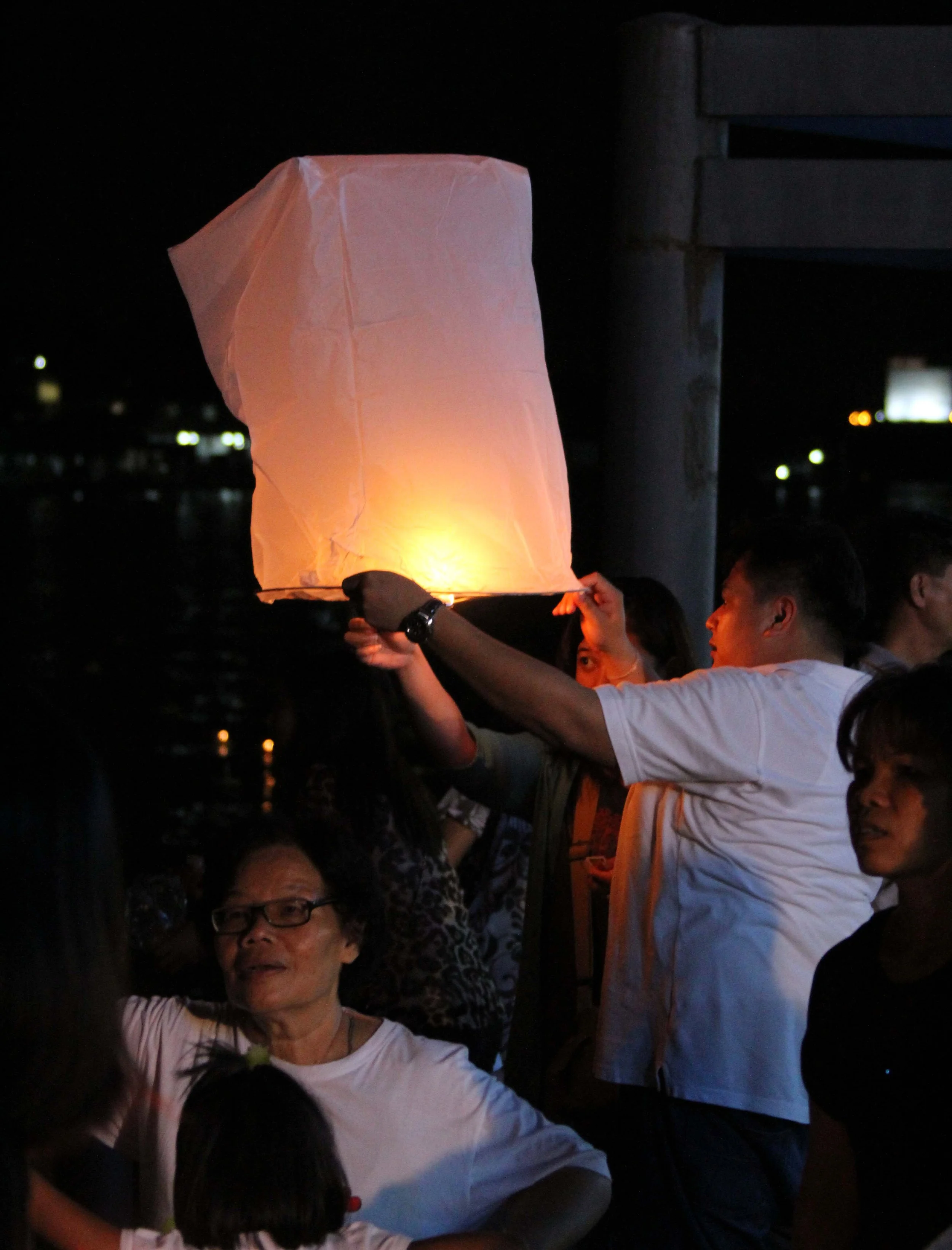 2013 Loy Krathong in Bangkok (24).JPG