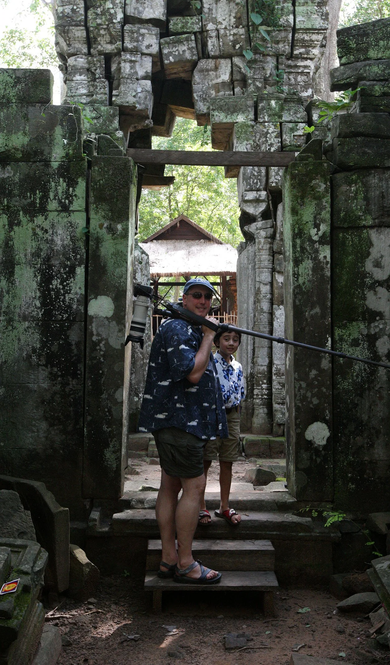 KOH KER TEMPLE - CAMBODIA - JULY 2010 (13).JPG