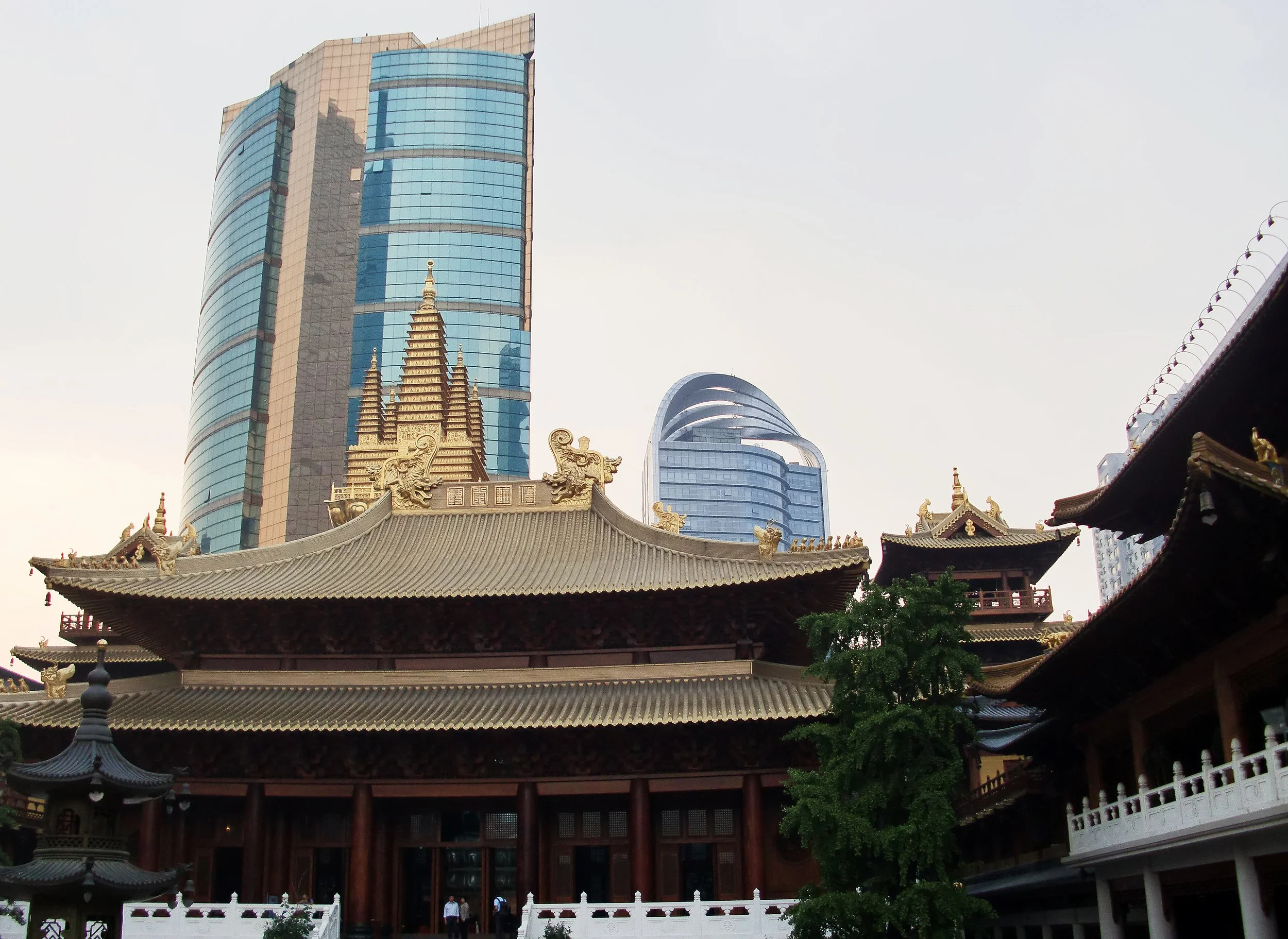 2010-10-3 JING'AN TEMPLE SHANGHAI (19).JPG