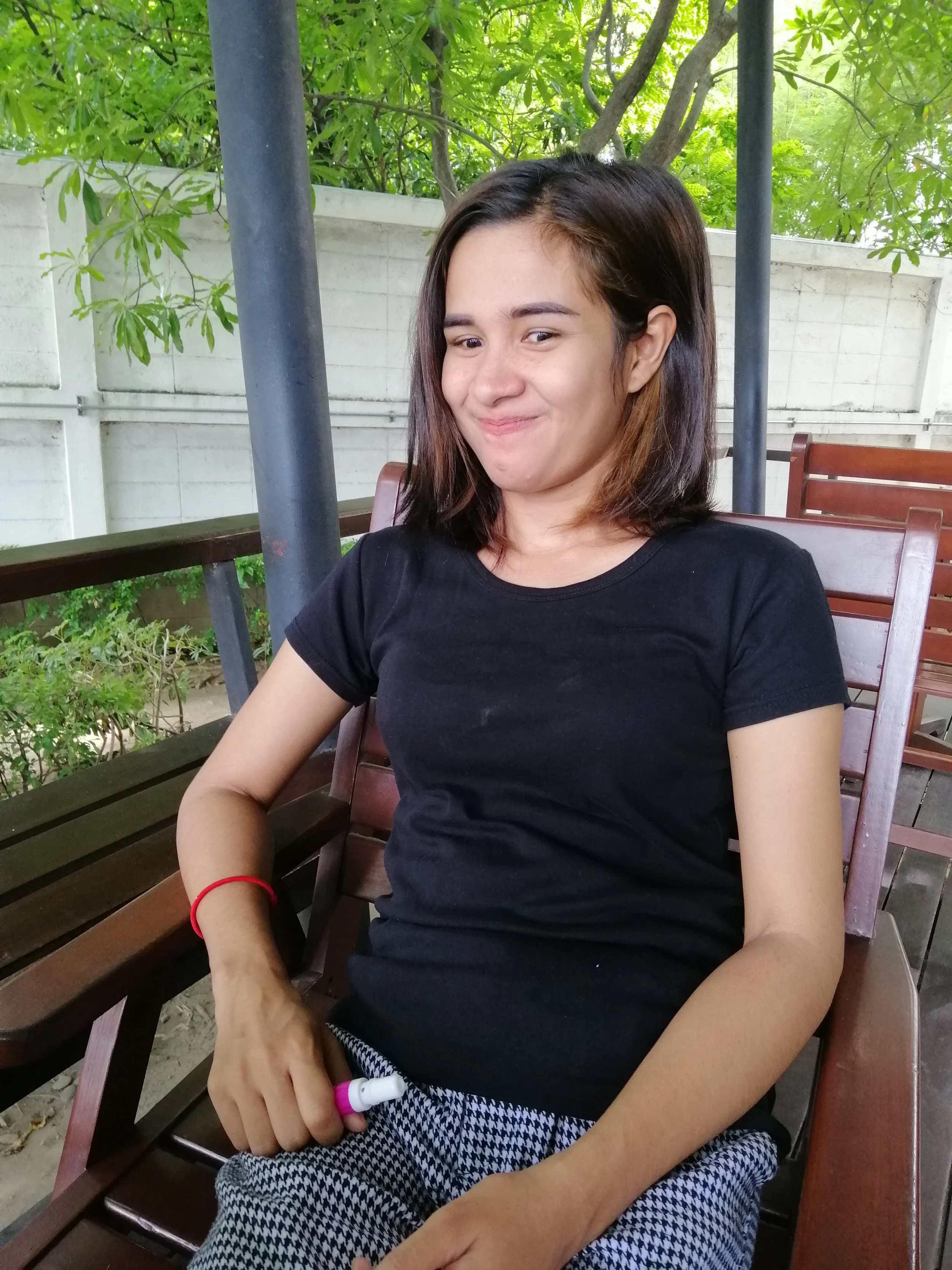 2018 Pics with Gift in Thailand (549).jpg