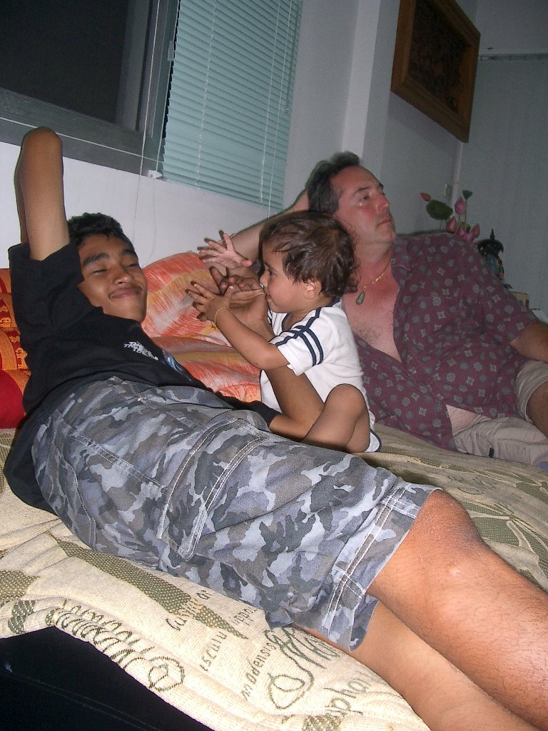 2004 Nakhonsithammarat with Family (1).JPG