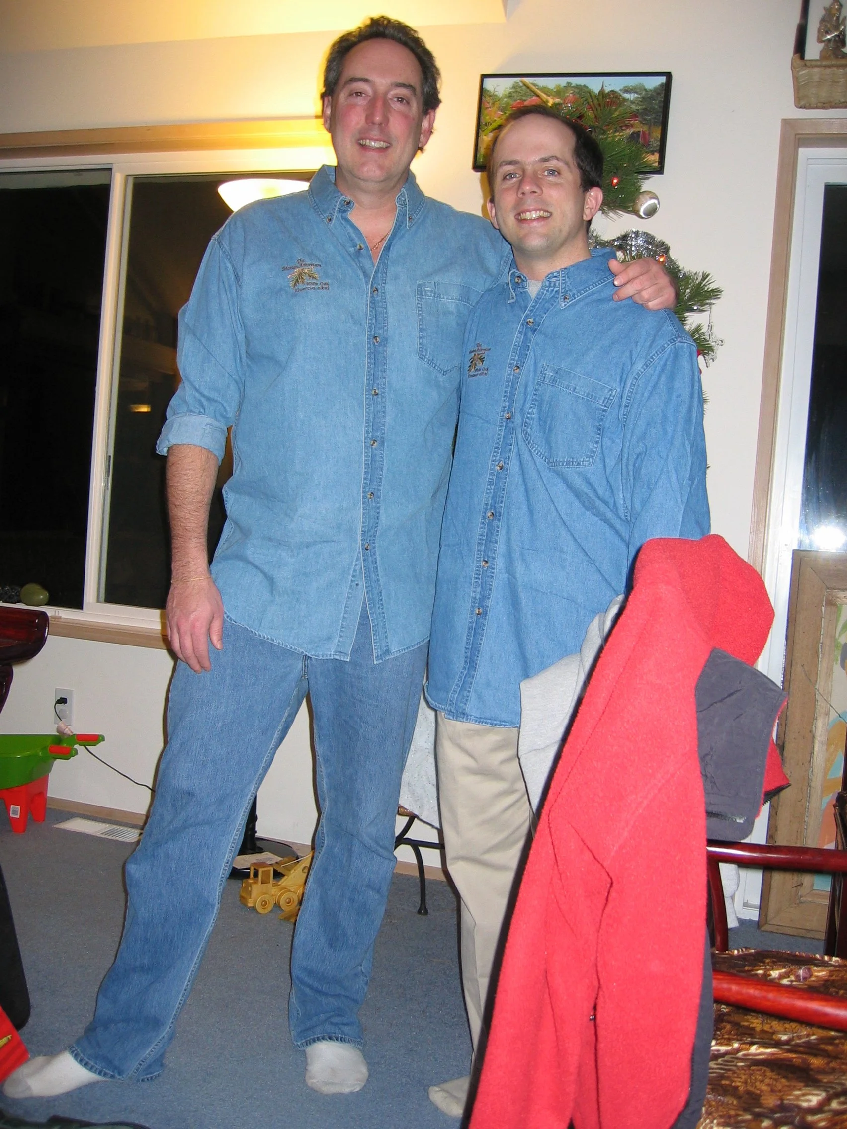 2005-12-30 HANGING AT HOME.JPG