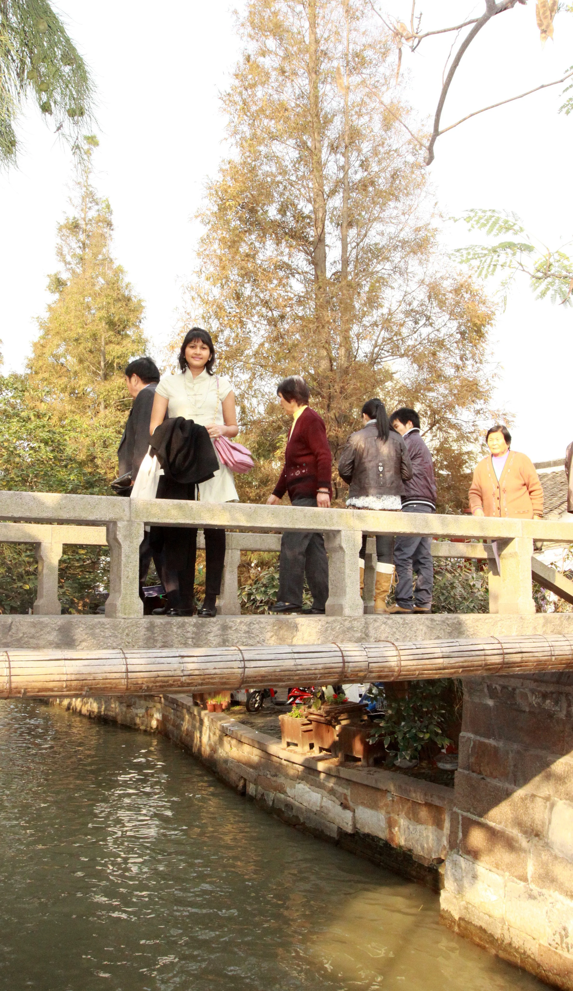 ZHUJIAJIAO WATER TOWN - NOVEMBER 20 2011 (12).JPG