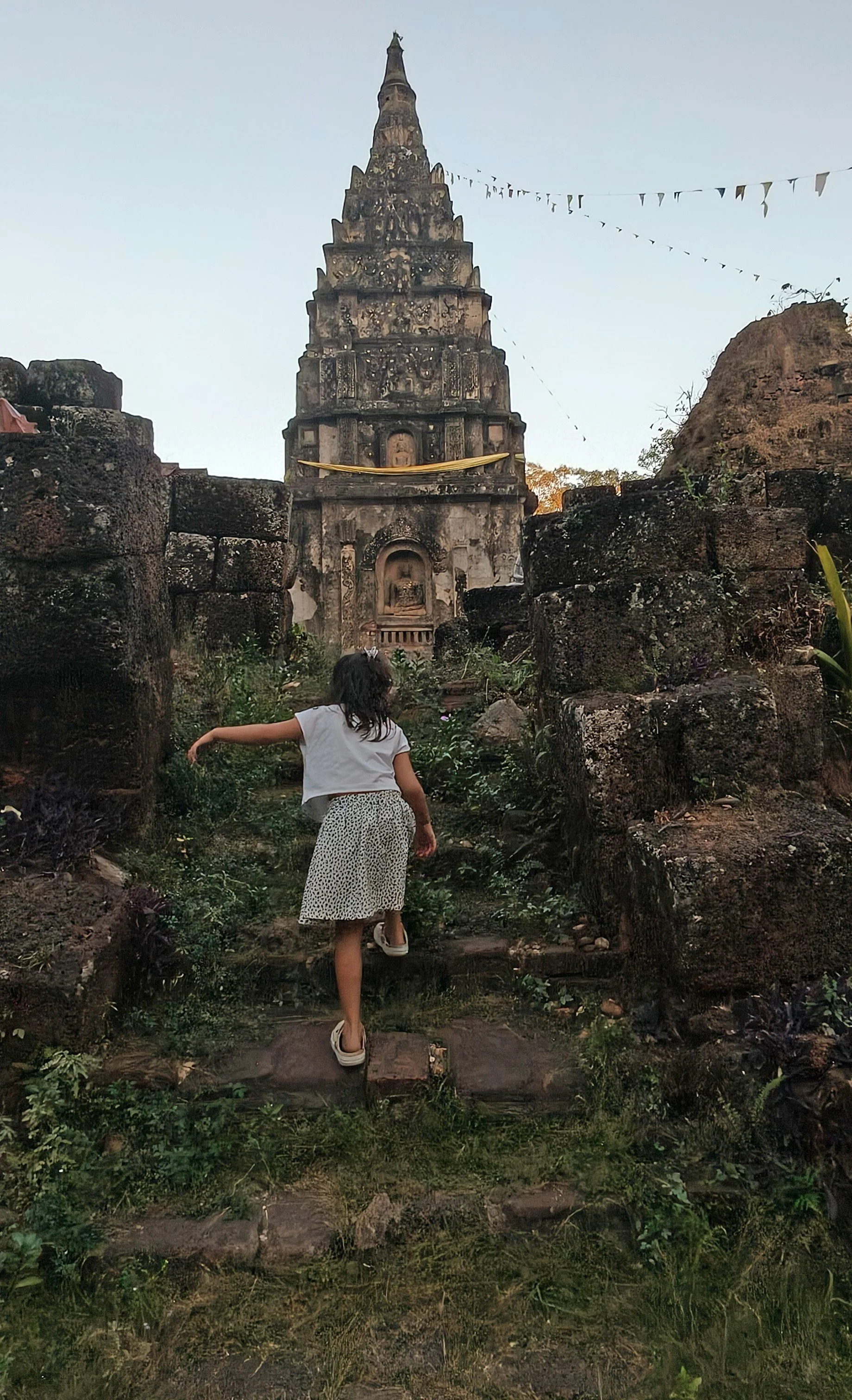 Wat Ku Phra Kona - Roi Et (20).jpg