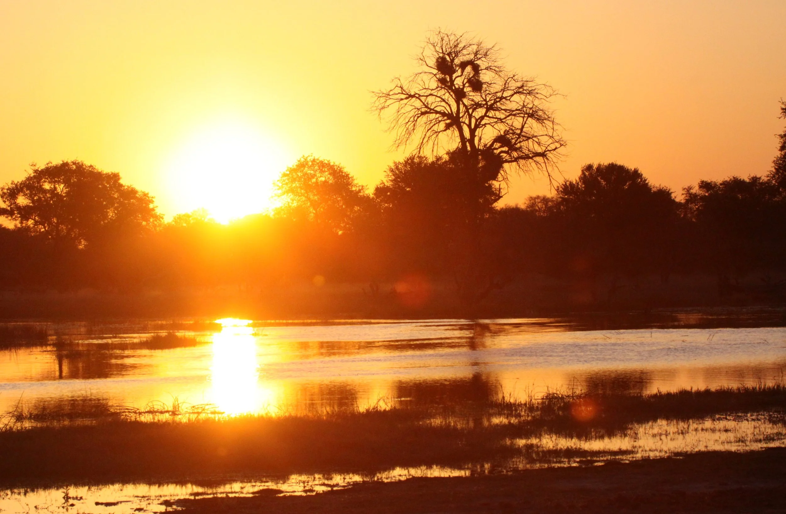 KHWAI CAMP - OKAVANGO - SUNSET OVER THE KHWAI RIVER.JPG