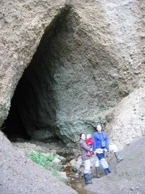 2005-4-17 CHINAMANS CAVE.JPG