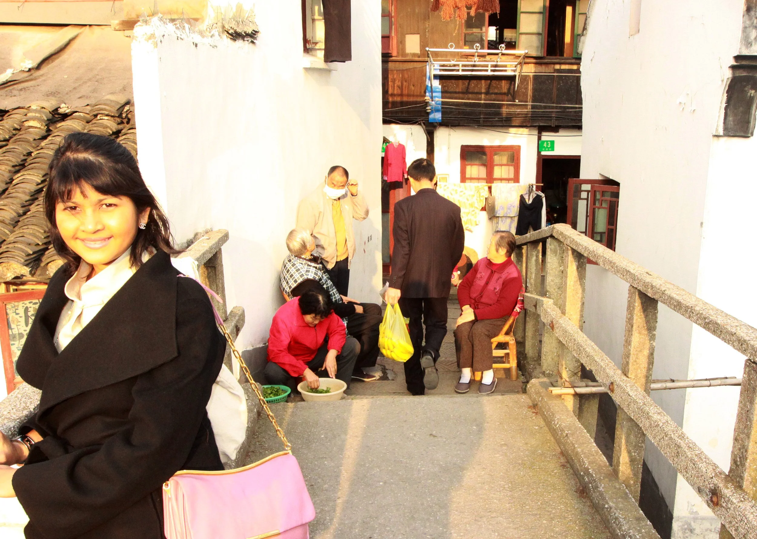 ZHUJIAJIAO WATER TOWN - NOVEMBER 20 2011 (116).JPG
