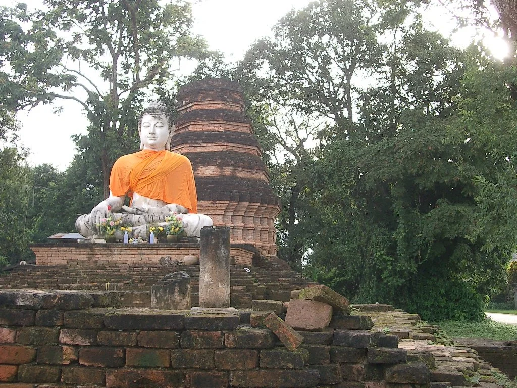 CHIANG RAI - WAT NEAR GOLDEN TRIANGLE - 2004 (3).JPG
