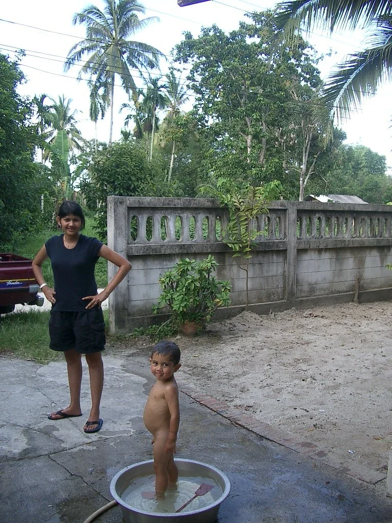 2004 Nakhonsithammarat with Family (9).JPG