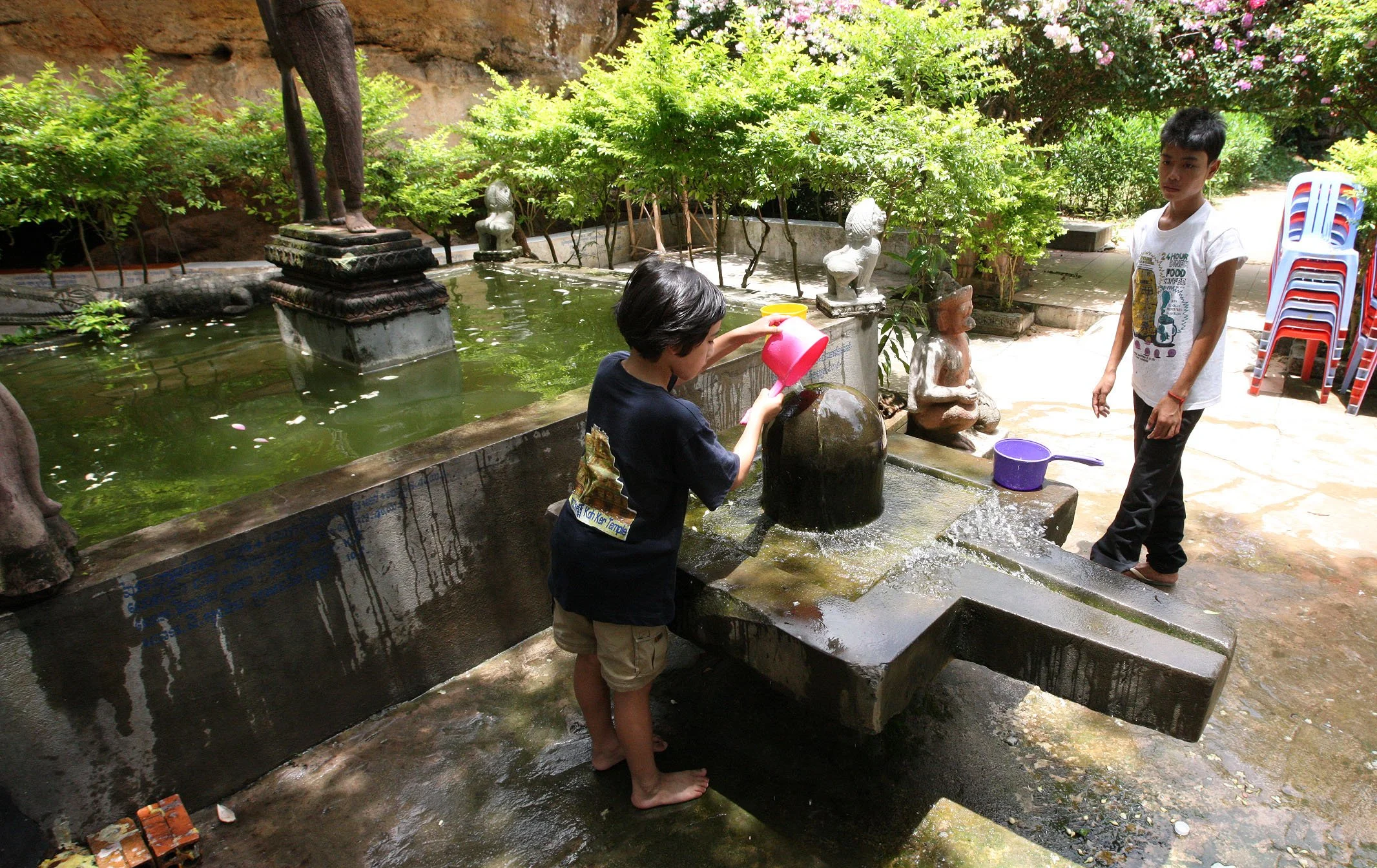 KULEN MOUNTAIN - CAMBODIA - JULY 2010 (2).JPG