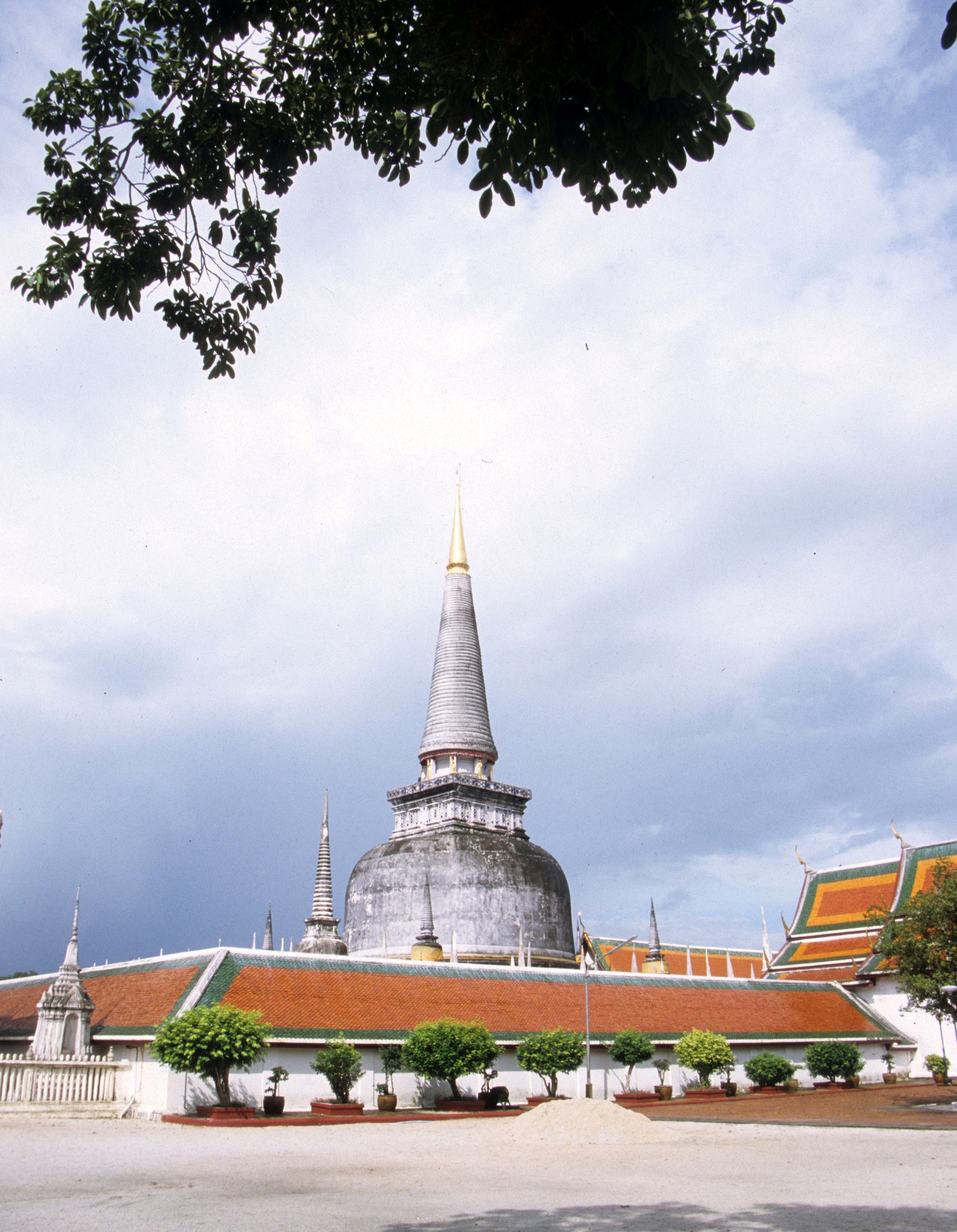 NAKHON - PRA MAHATAT WAT W.jpg