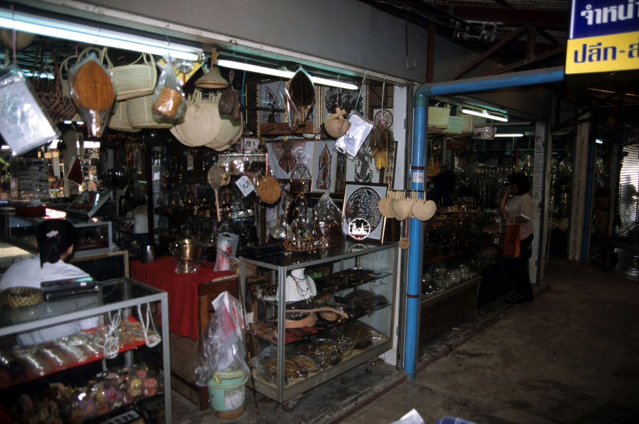 2004 Nakhonsithammarat Markets, Monks and Baby Cokie (81).jpg